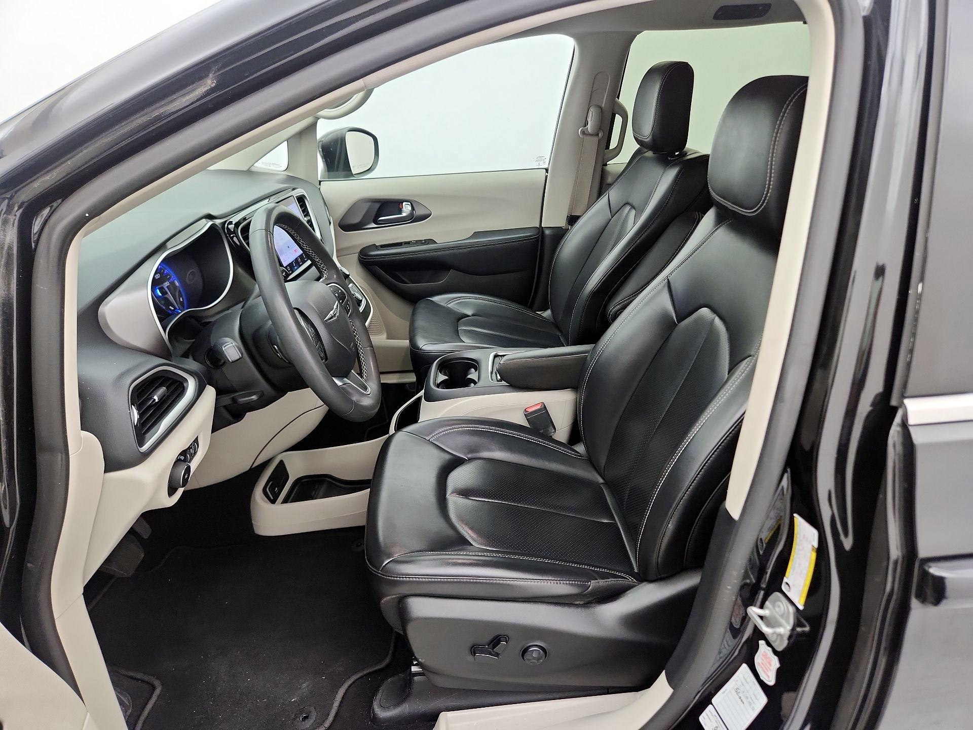 Thumbnail: 2023 Chrysler Pacifica - 11
