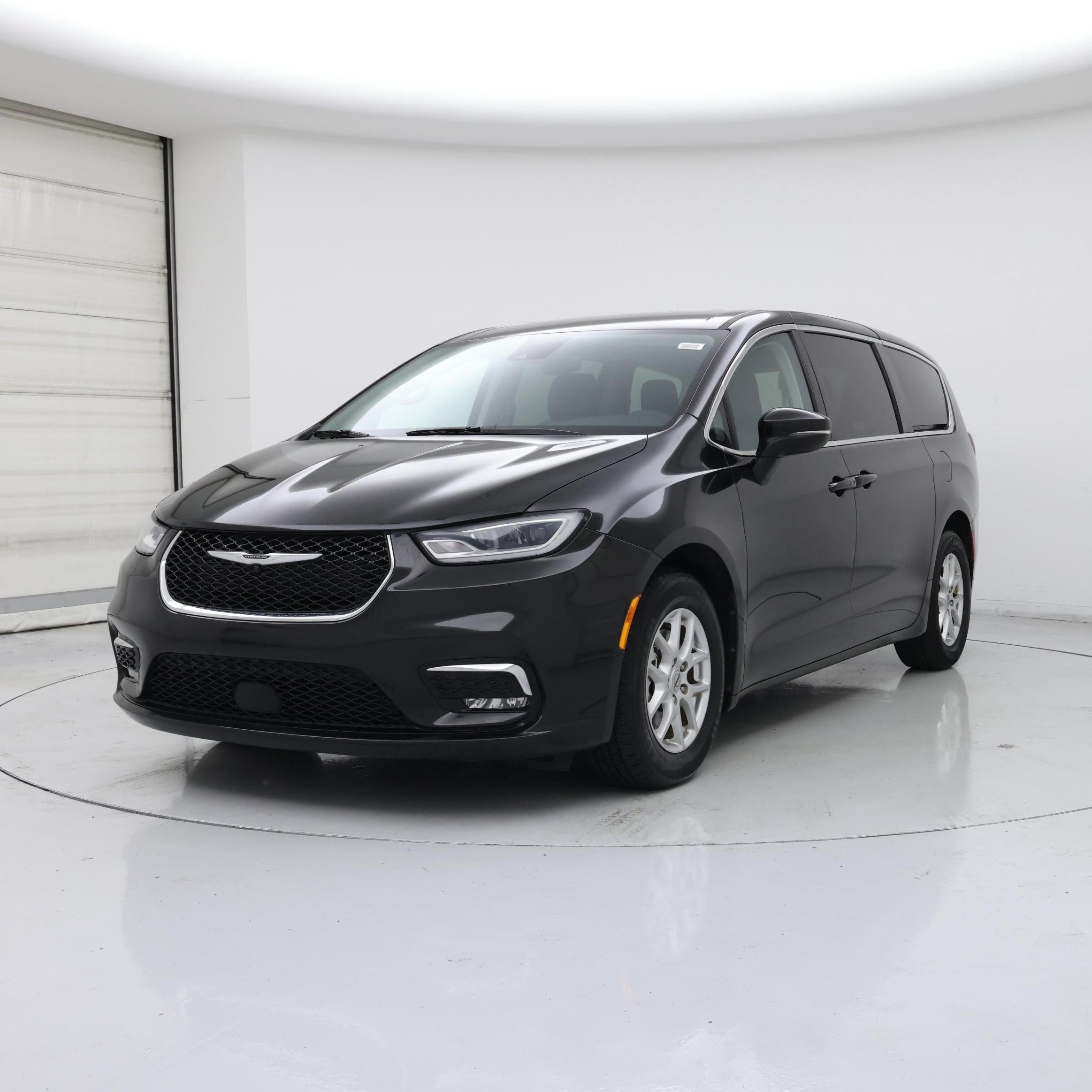 Thumbnail: 2023 Chrysler Pacifica - 4