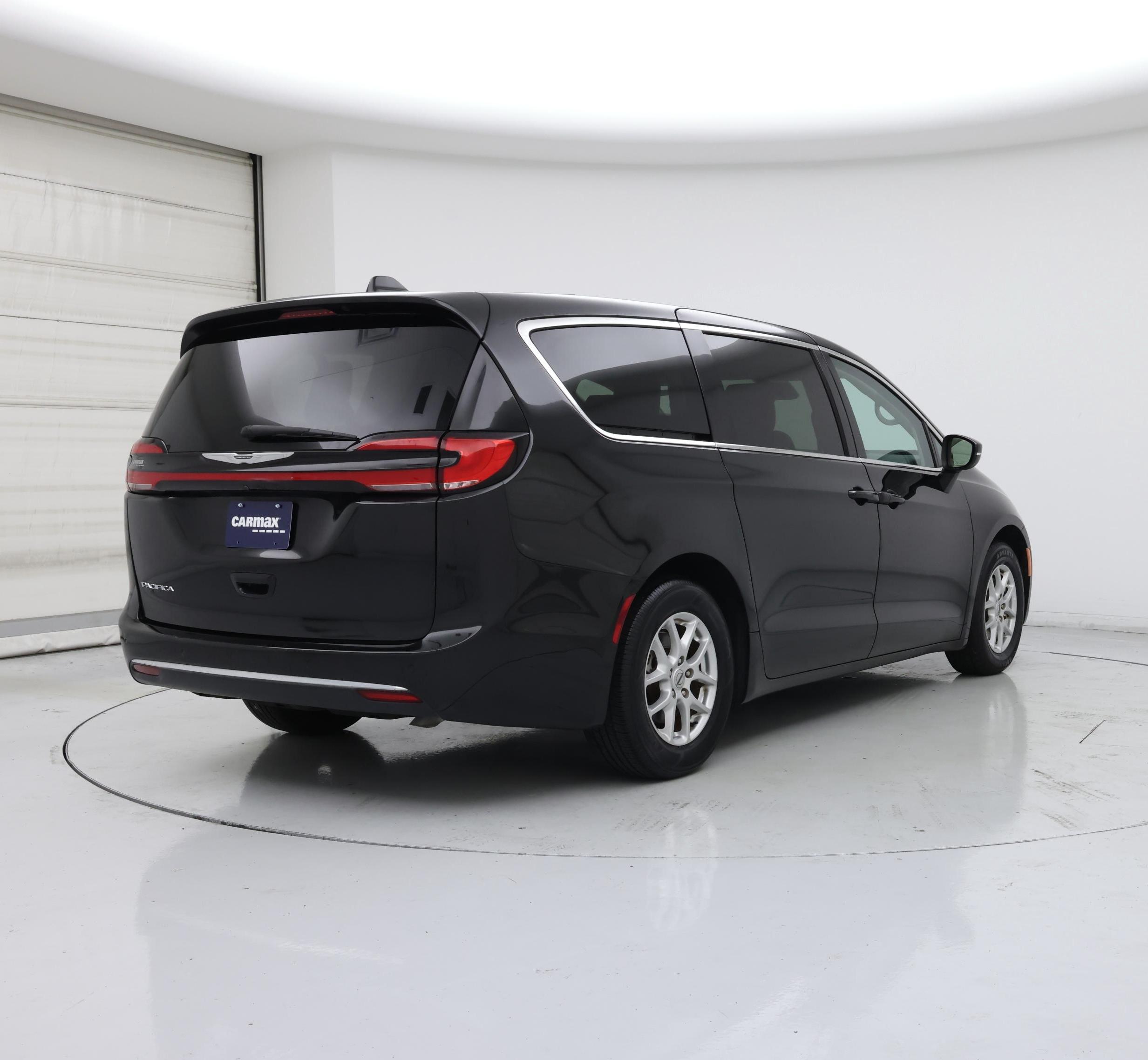 Thumbnail: 2023 Chrysler Pacifica - 8