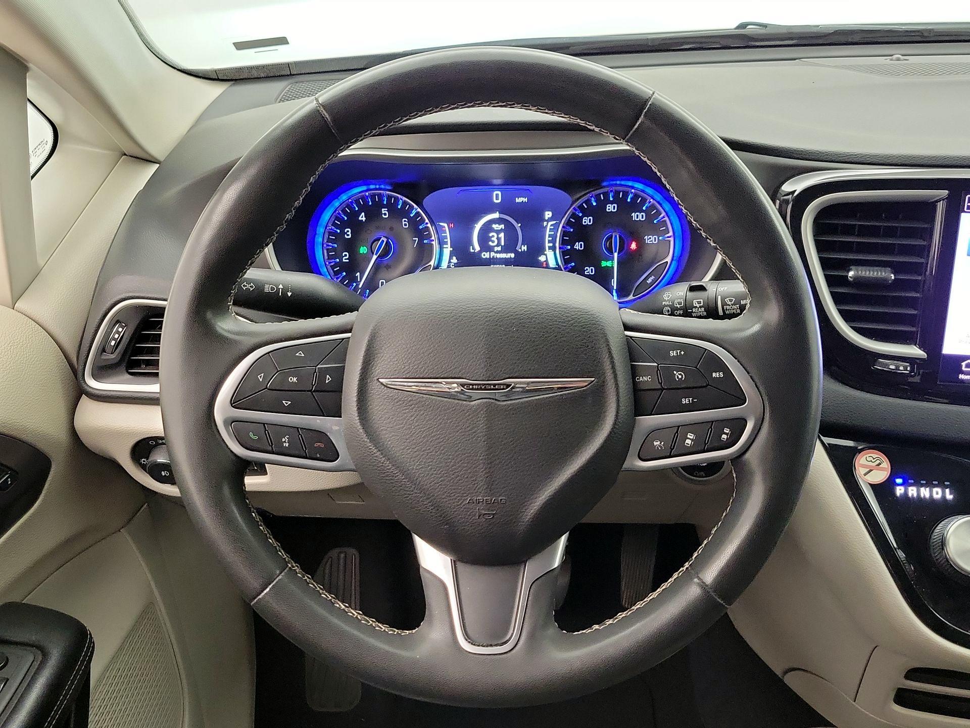 Thumbnail: 2022 Chrysler Pacifica - 10