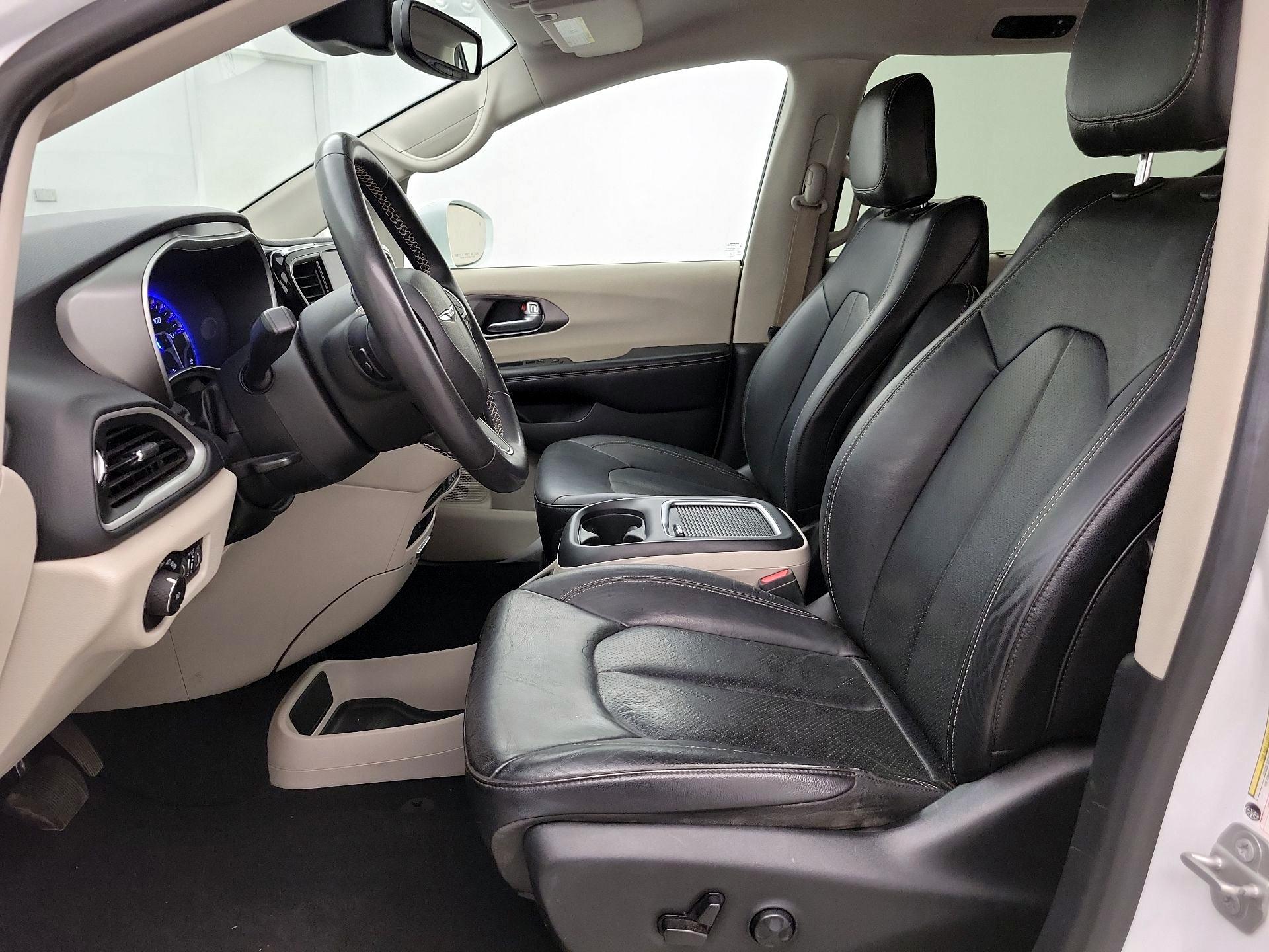 Thumbnail: 2022 Chrysler Pacifica - 11