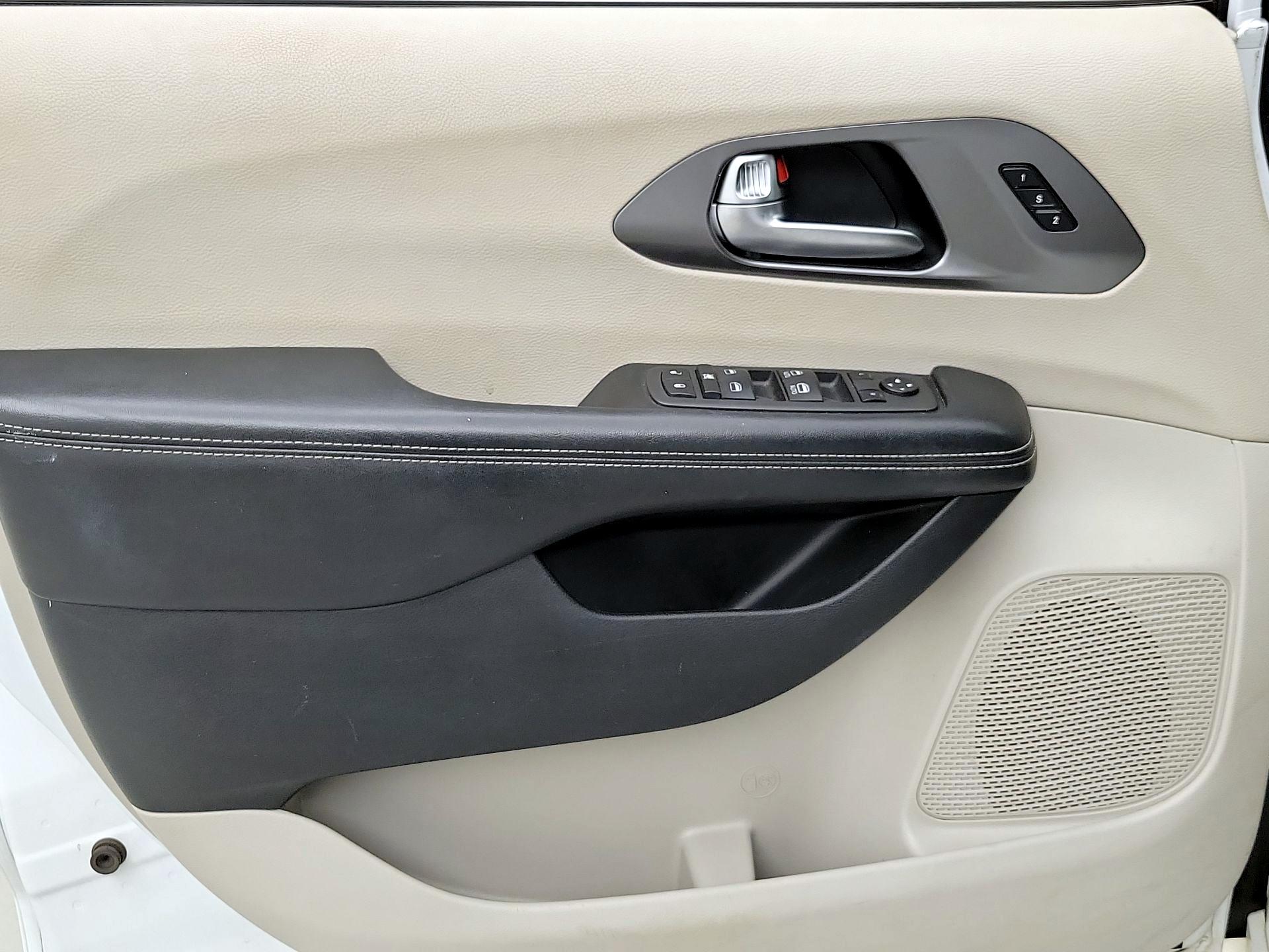 Thumbnail: 2022 Chrysler Pacifica - 12