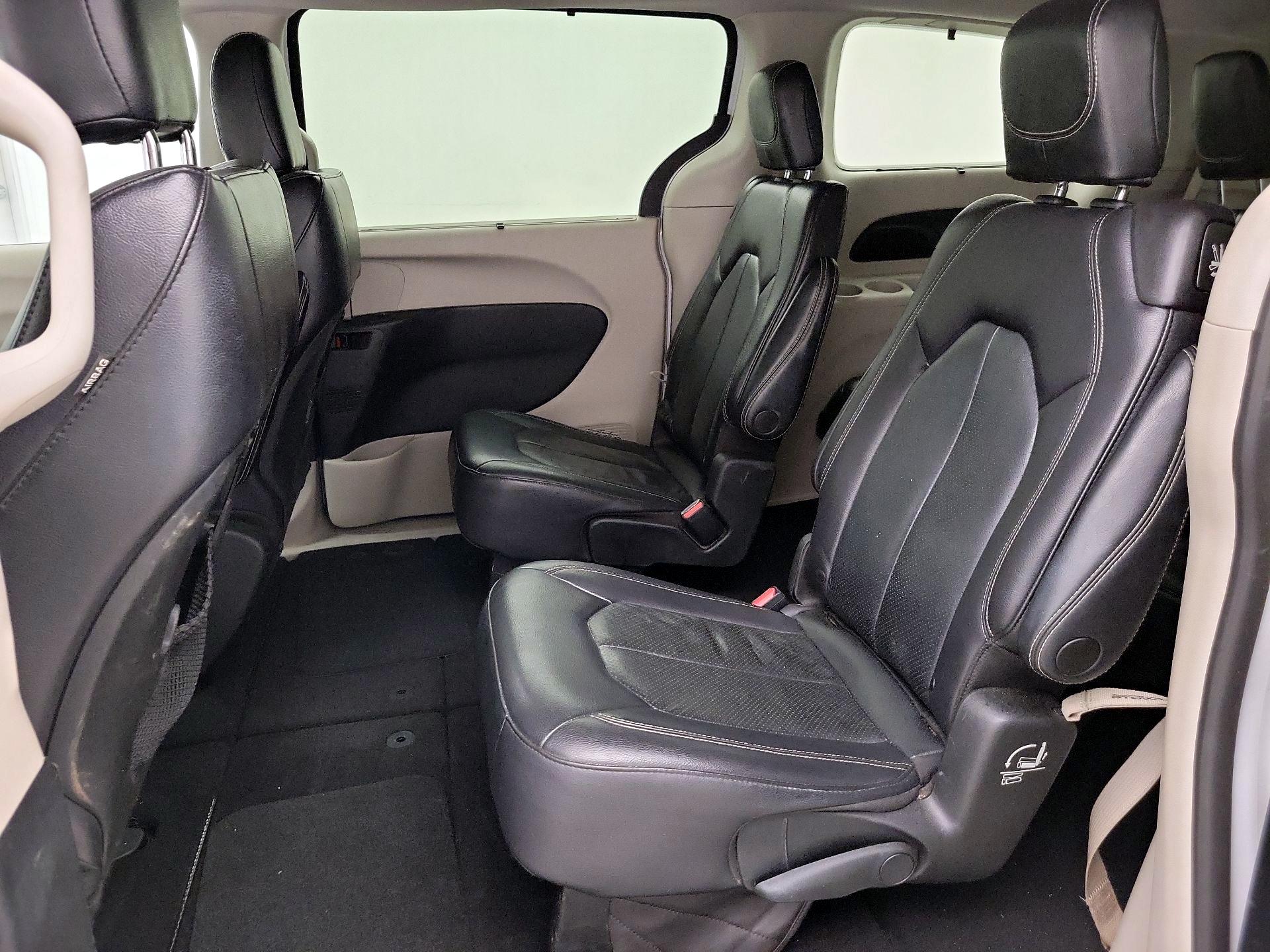 Thumbnail: 2022 Chrysler Pacifica - 19