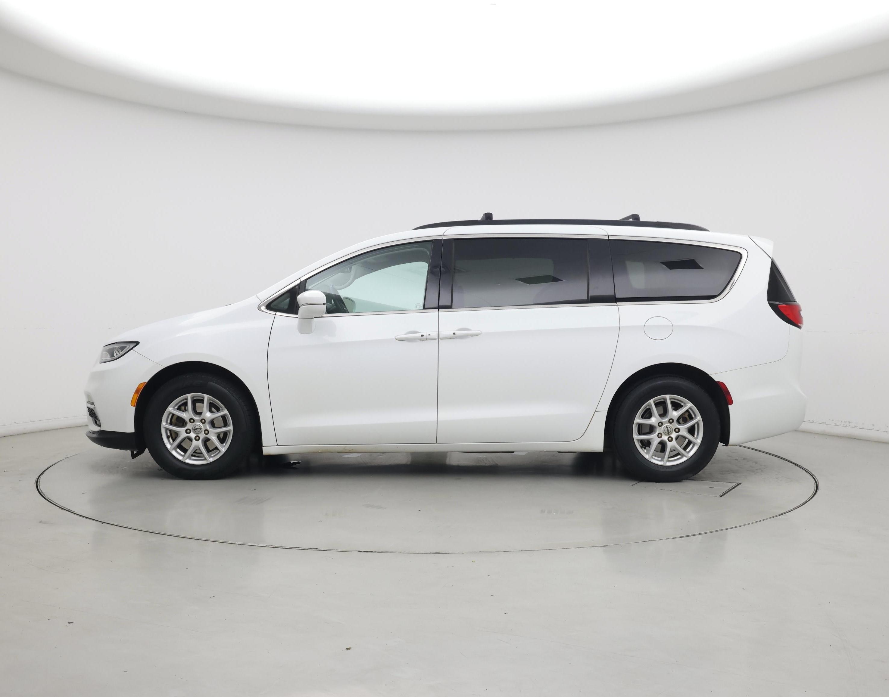 Thumbnail: 2022 Chrysler Pacifica - 3