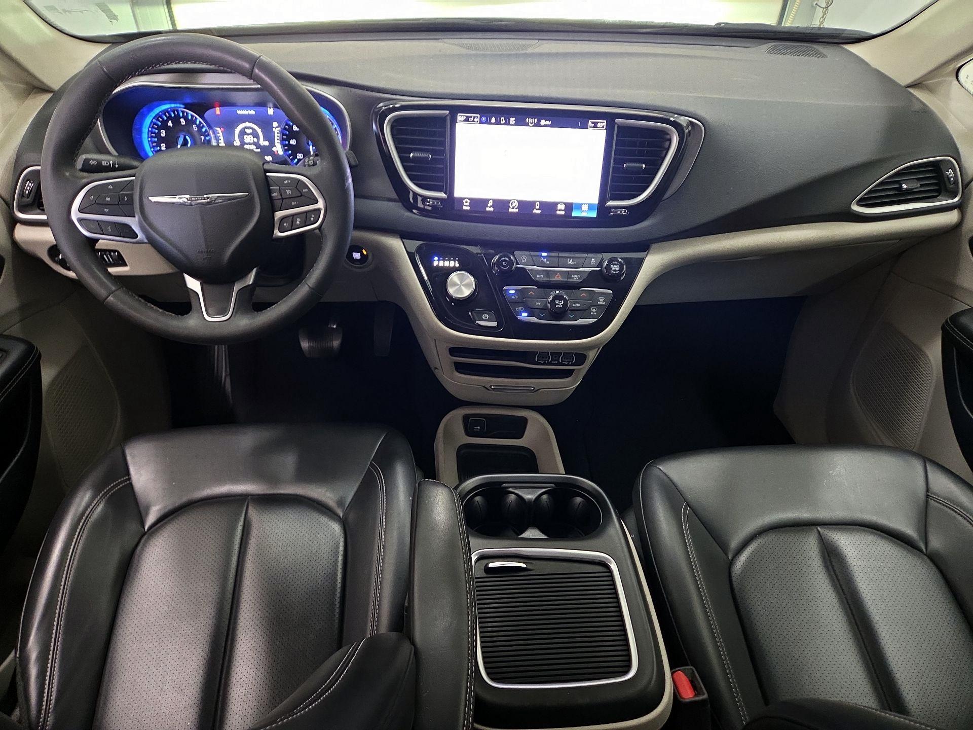Thumbnail: 2023 Chrysler Pacifica - 9