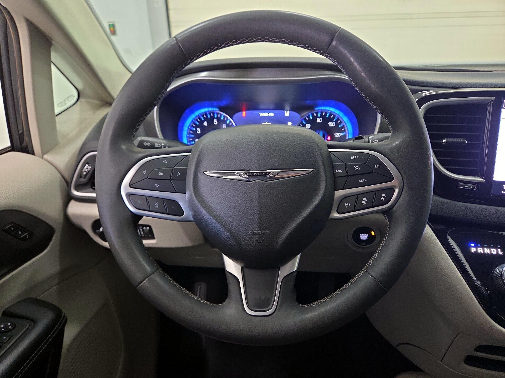 Thumbnail: 2023 Chrysler Pacifica - 10
