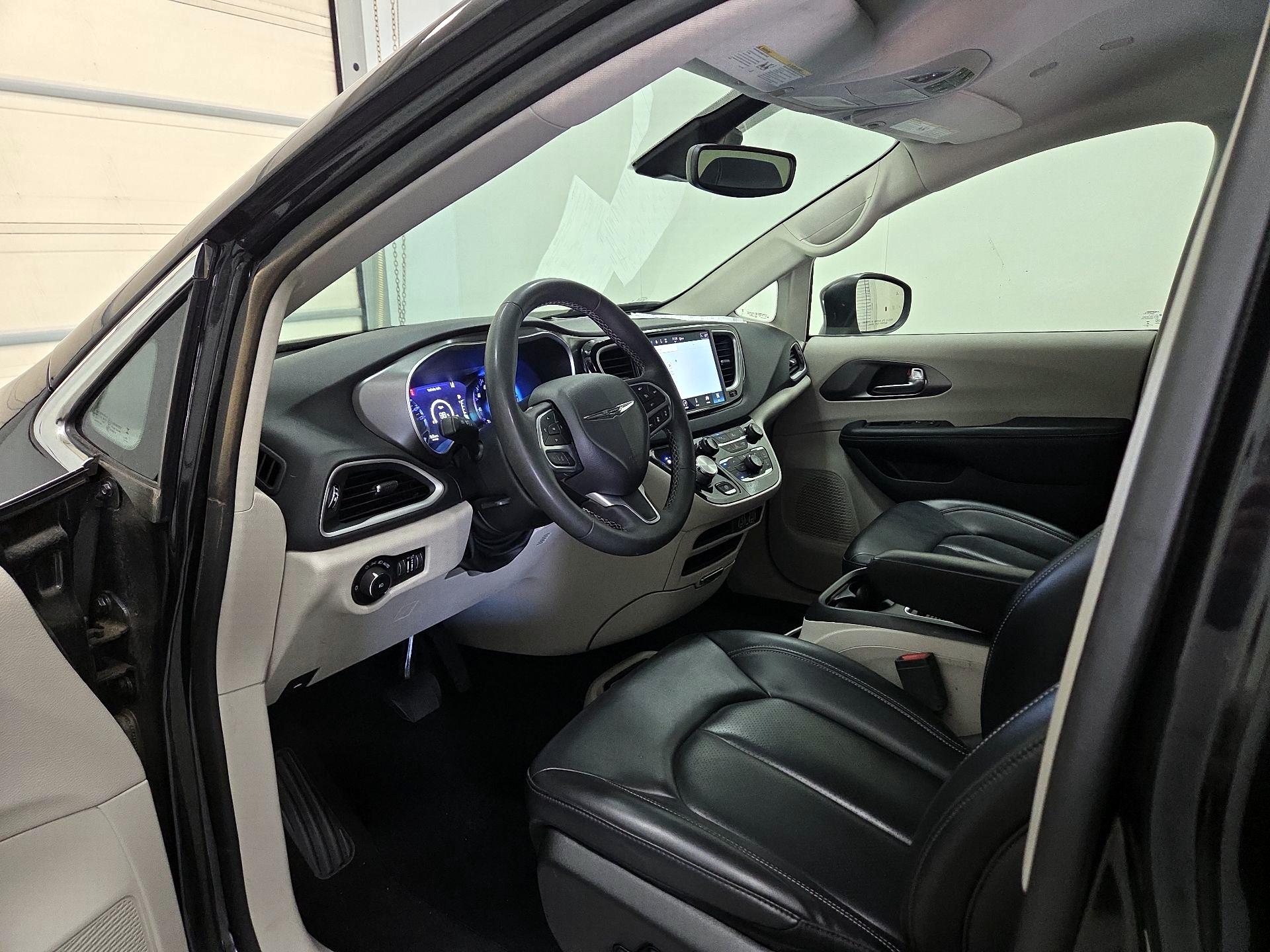 Thumbnail: 2023 Chrysler Pacifica - 11