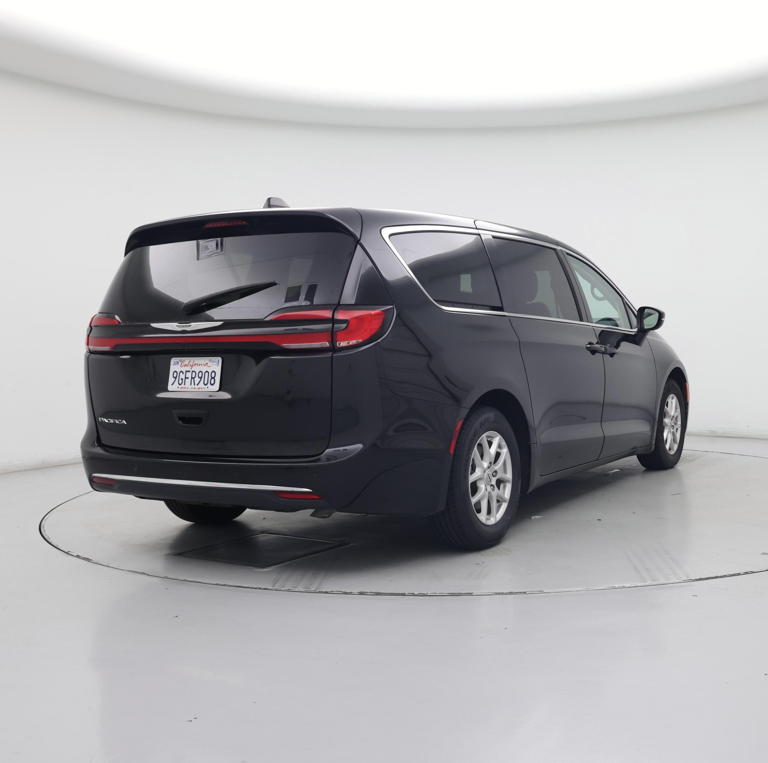 Thumbnail: 2023 Chrysler Pacifica - 8