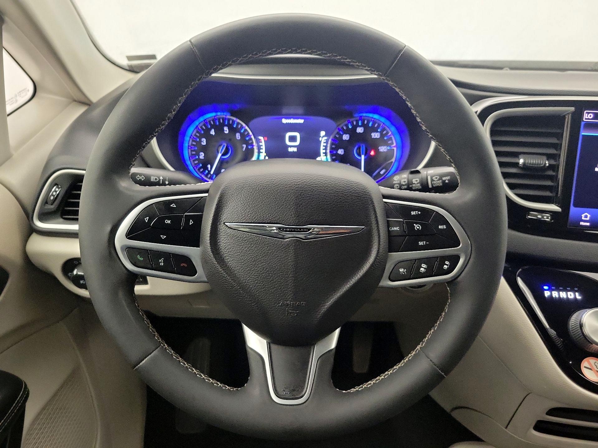 Thumbnail: 2022 Chrysler Pacifica - 10