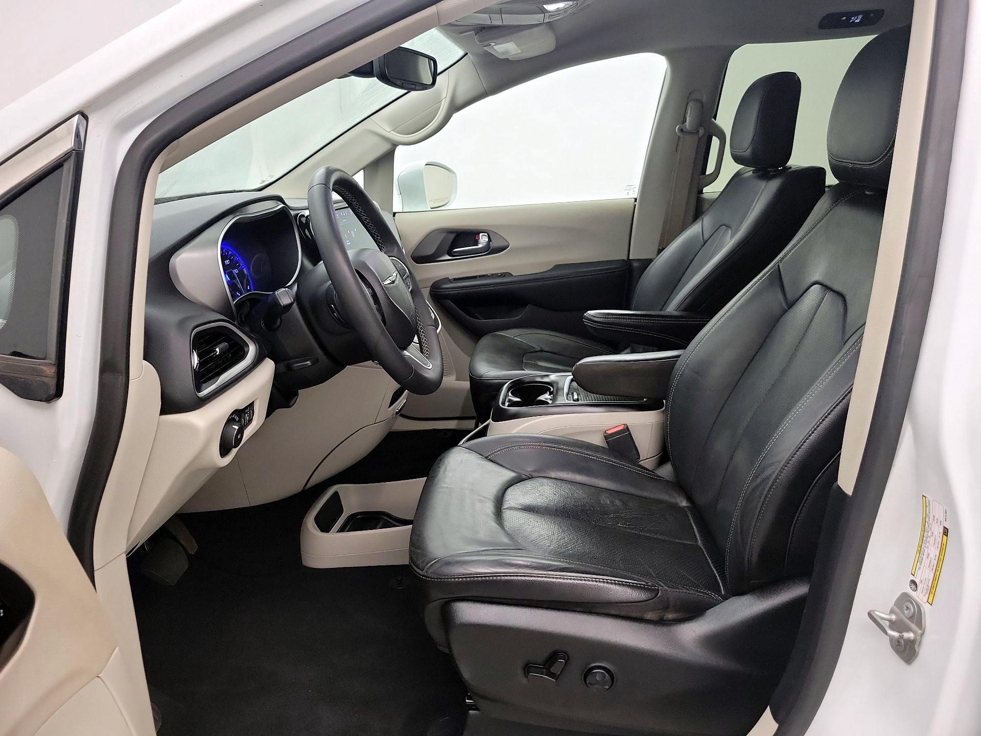 Thumbnail: 2022 Chrysler Pacifica - 11