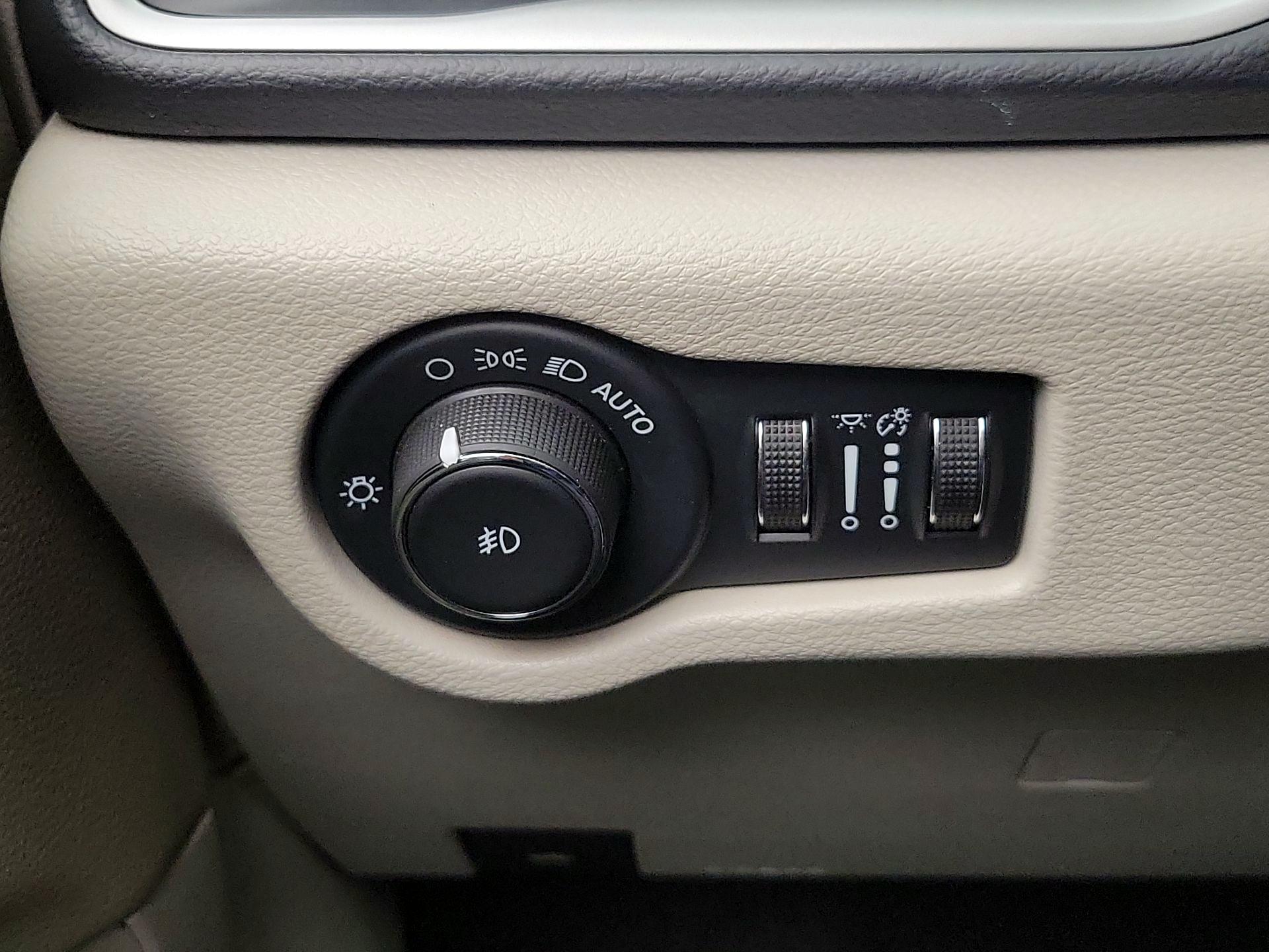 Thumbnail: 2022 Chrysler Pacifica - 13