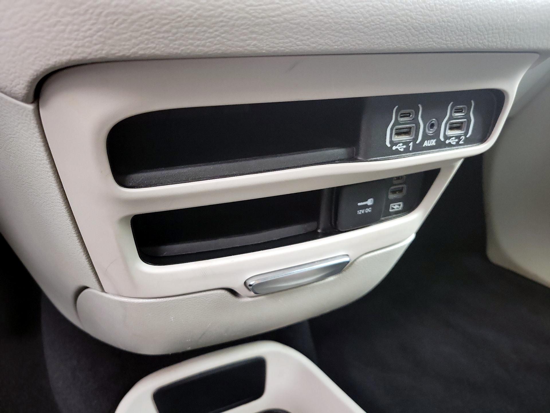 Thumbnail: 2022 Chrysler Pacifica - 18