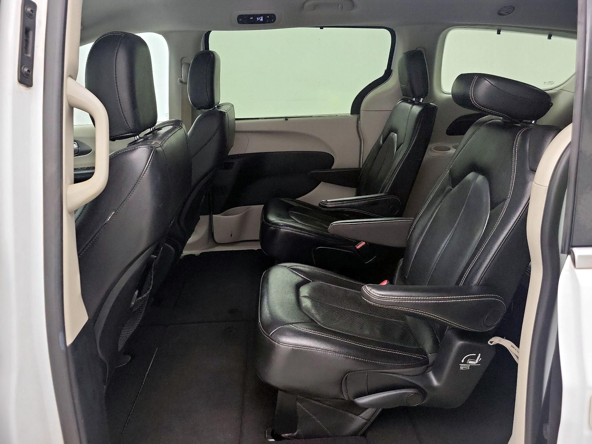 Thumbnail: 2022 Chrysler Pacifica - 19