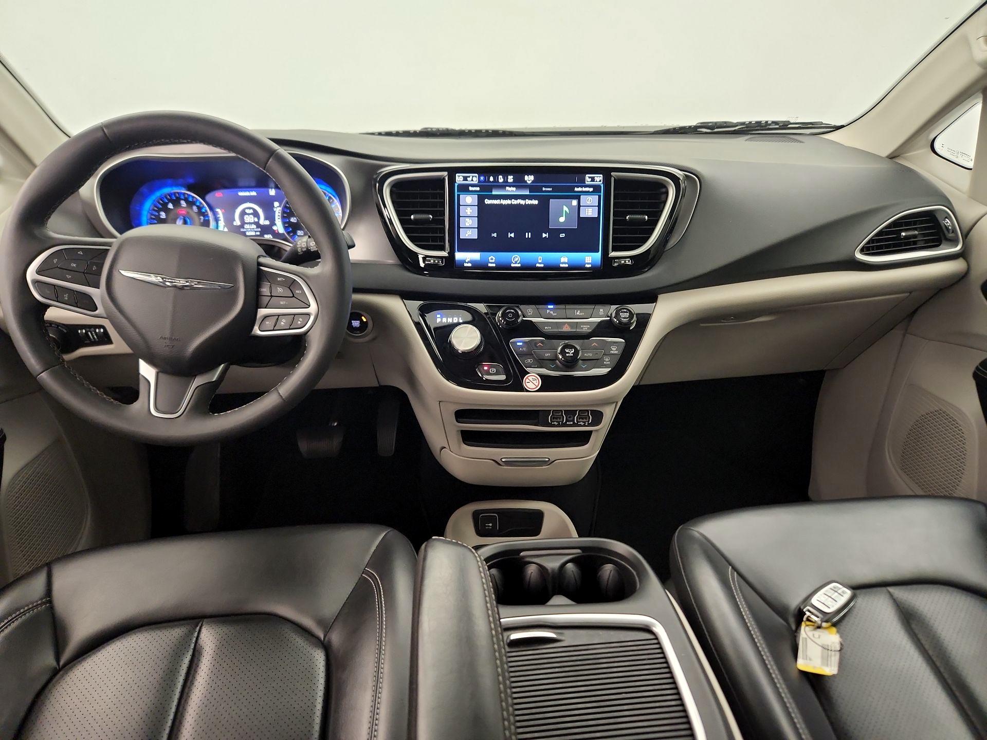 Thumbnail: 2023 Chrysler Pacifica - 9
