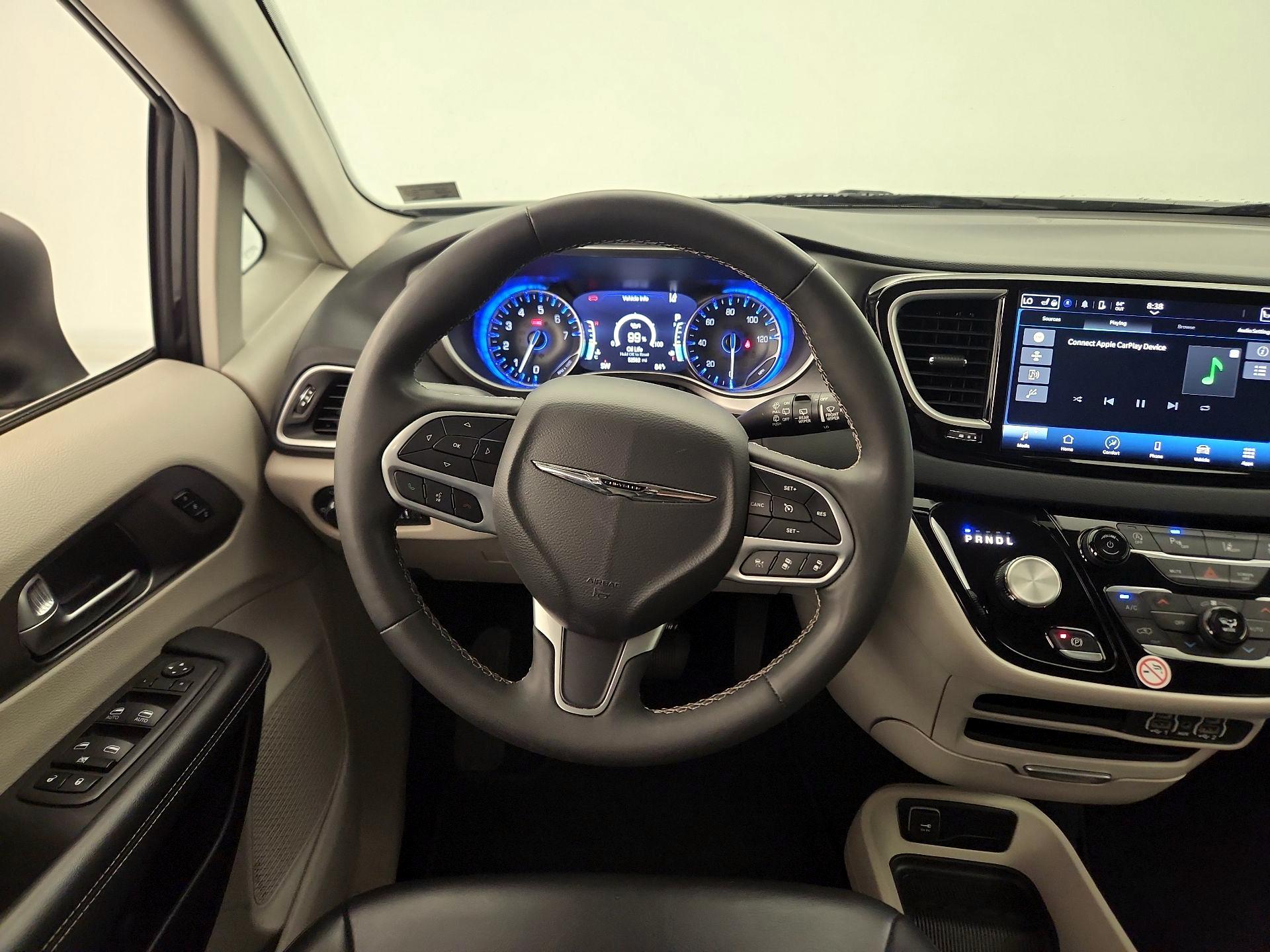 Thumbnail: 2023 Chrysler Pacifica - 10