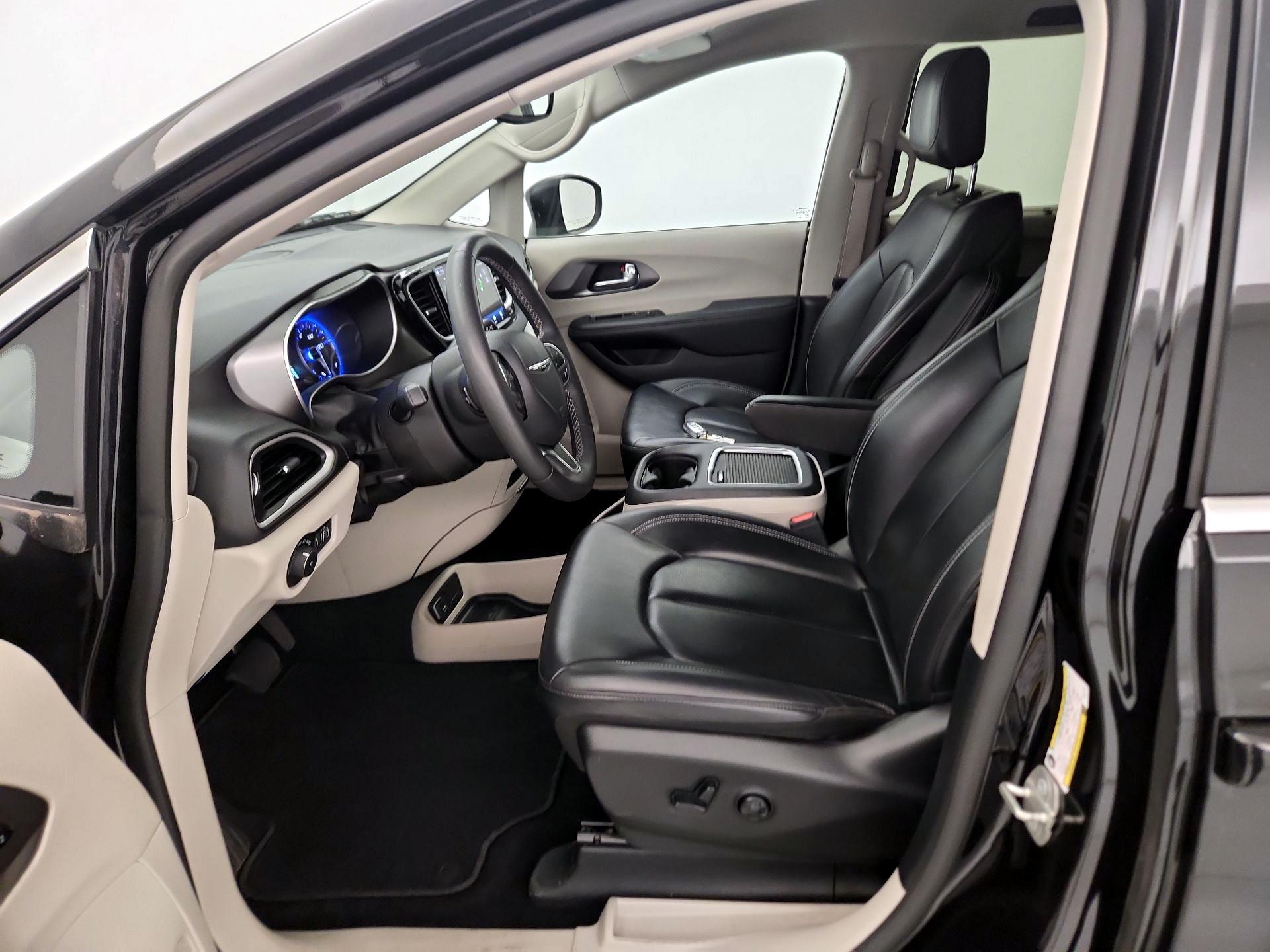 Thumbnail: 2023 Chrysler Pacifica - 11