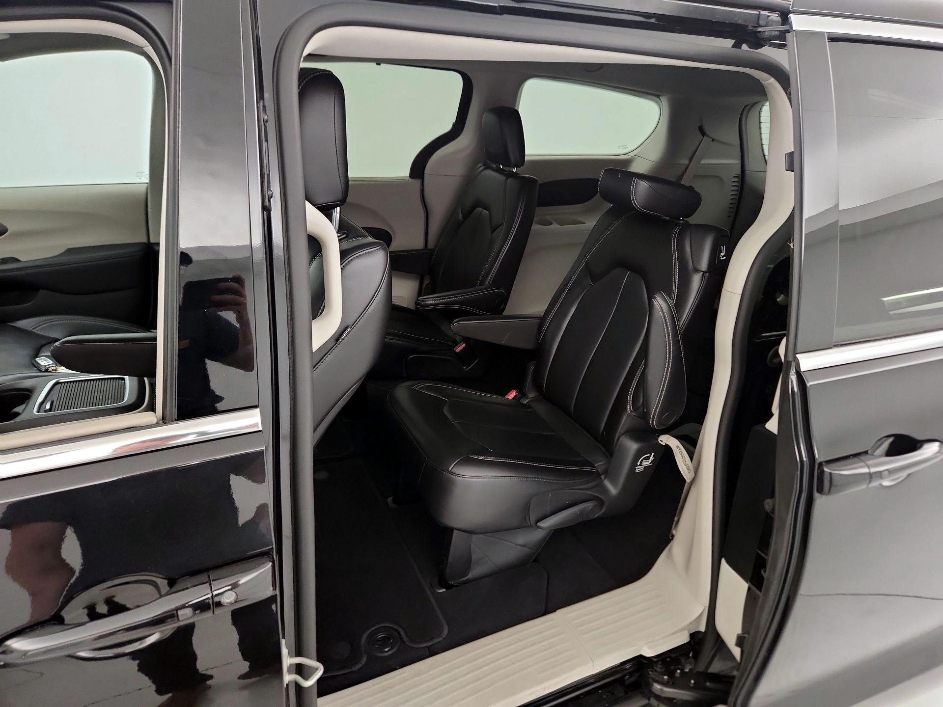 Thumbnail: 2023 Chrysler Pacifica - 18