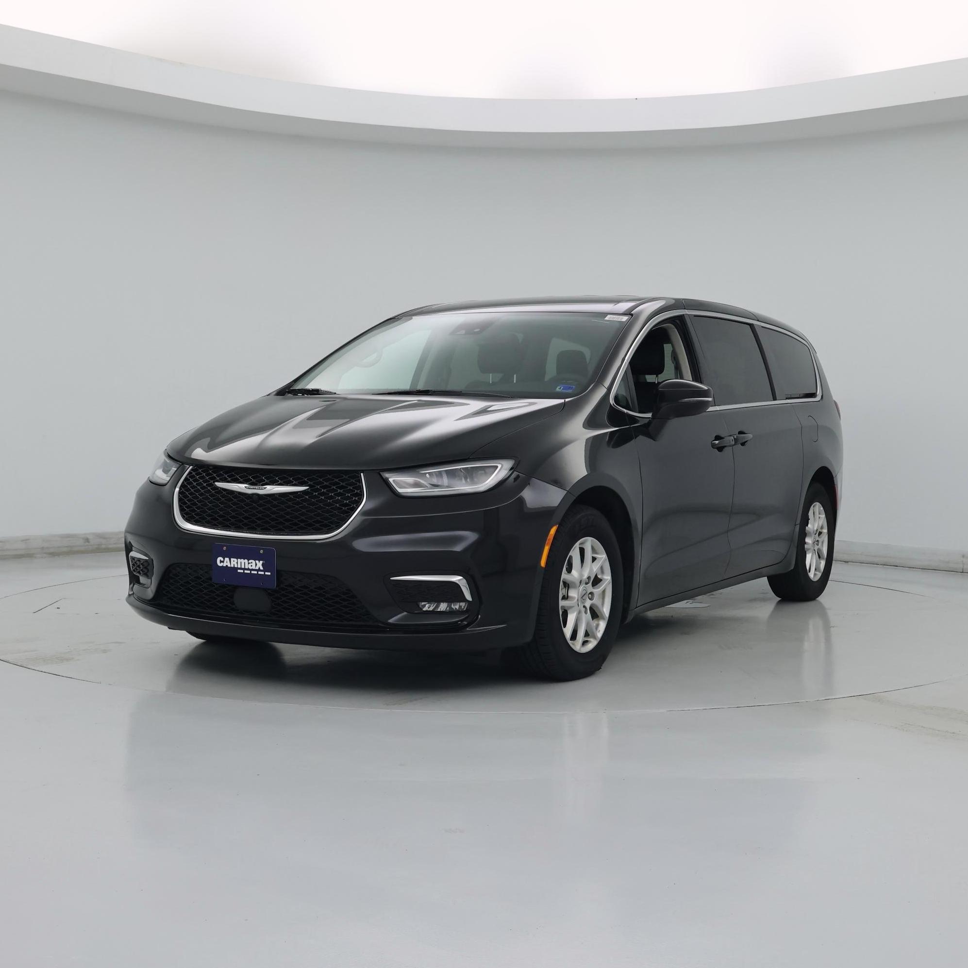 Thumbnail: 2023 Chrysler Pacifica - 4