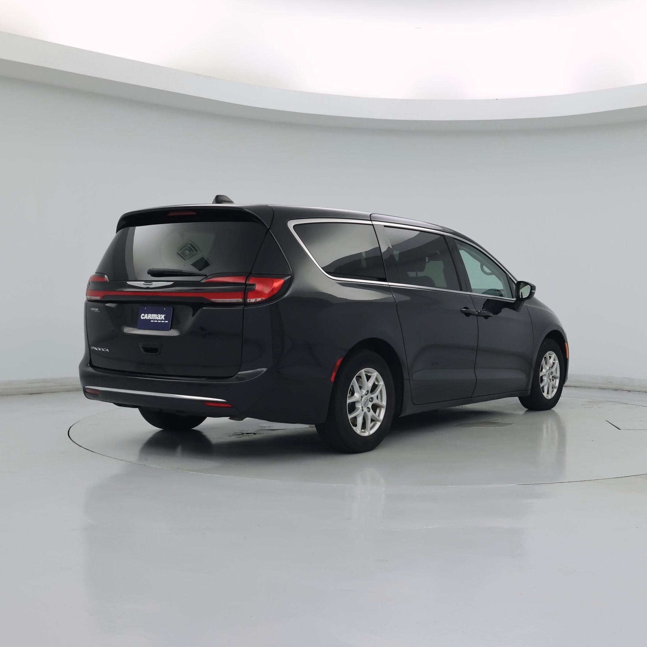 Thumbnail: 2023 Chrysler Pacifica - 8