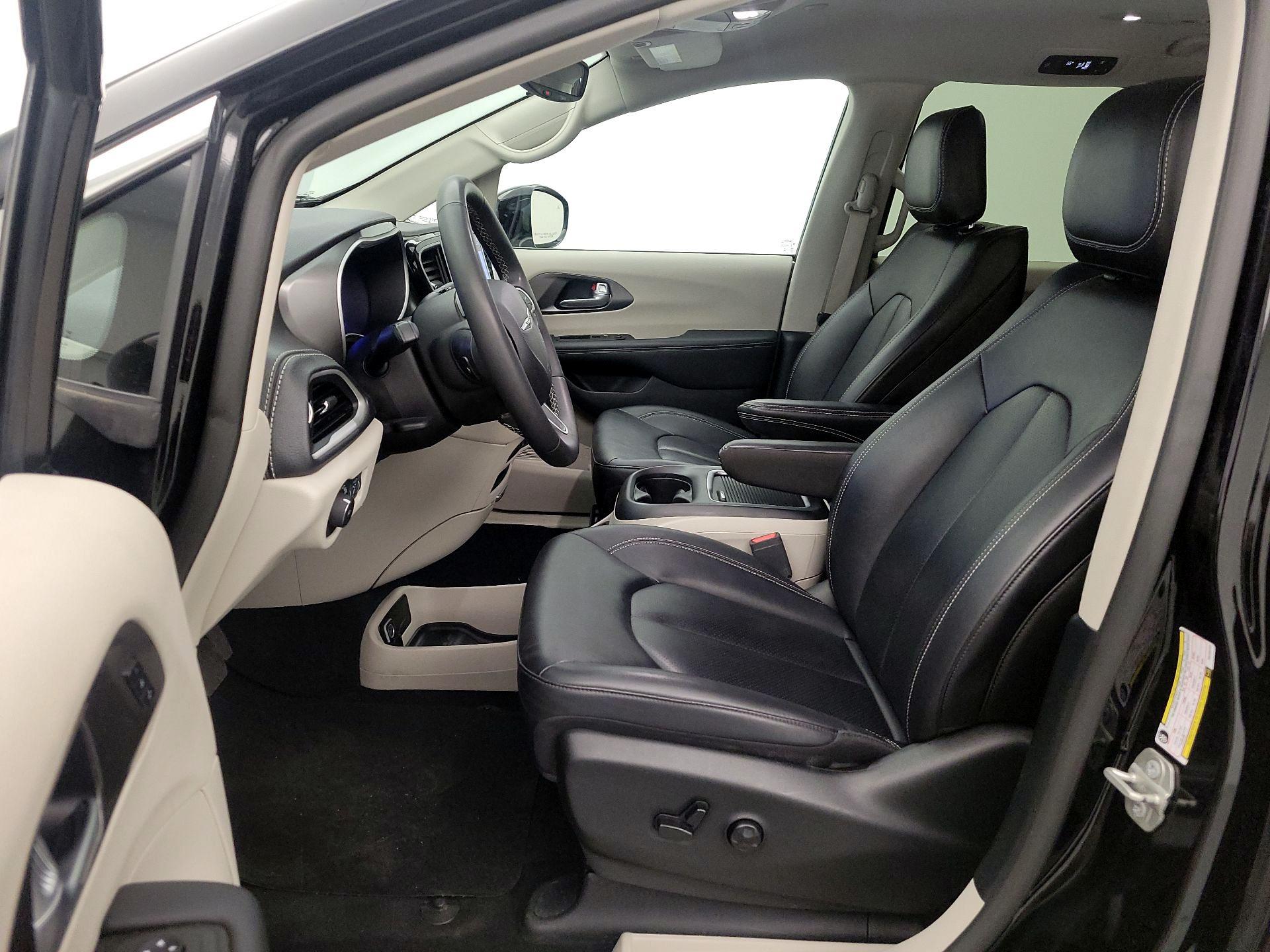 Thumbnail: 2024 Chrysler Pacifica - 11