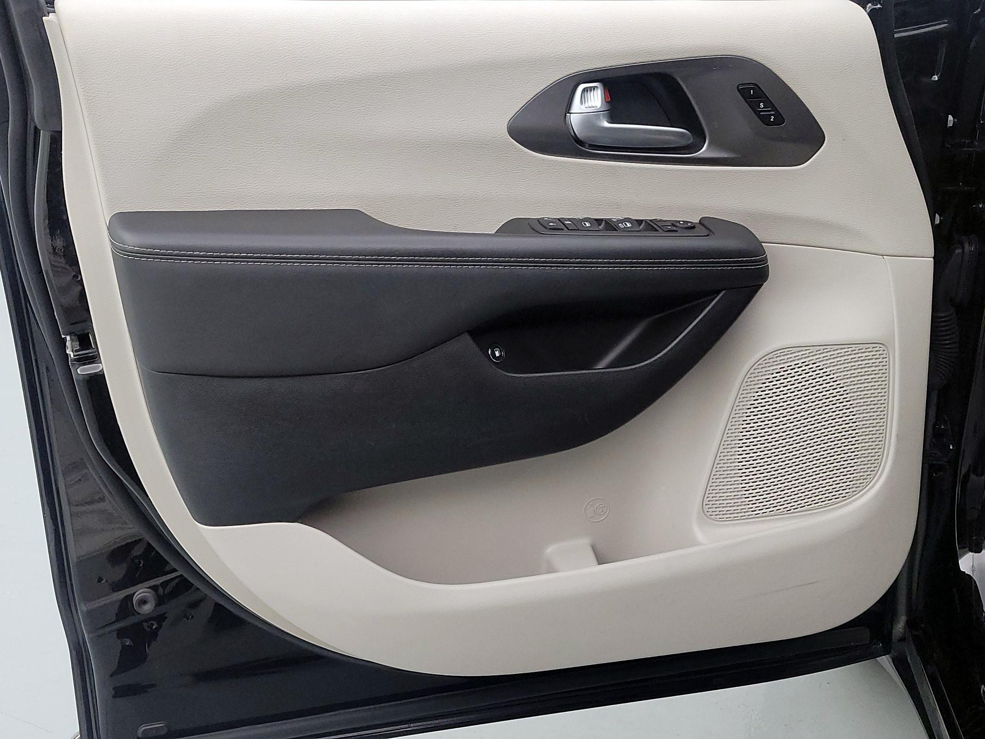 Thumbnail: 2024 Chrysler Pacifica - 12