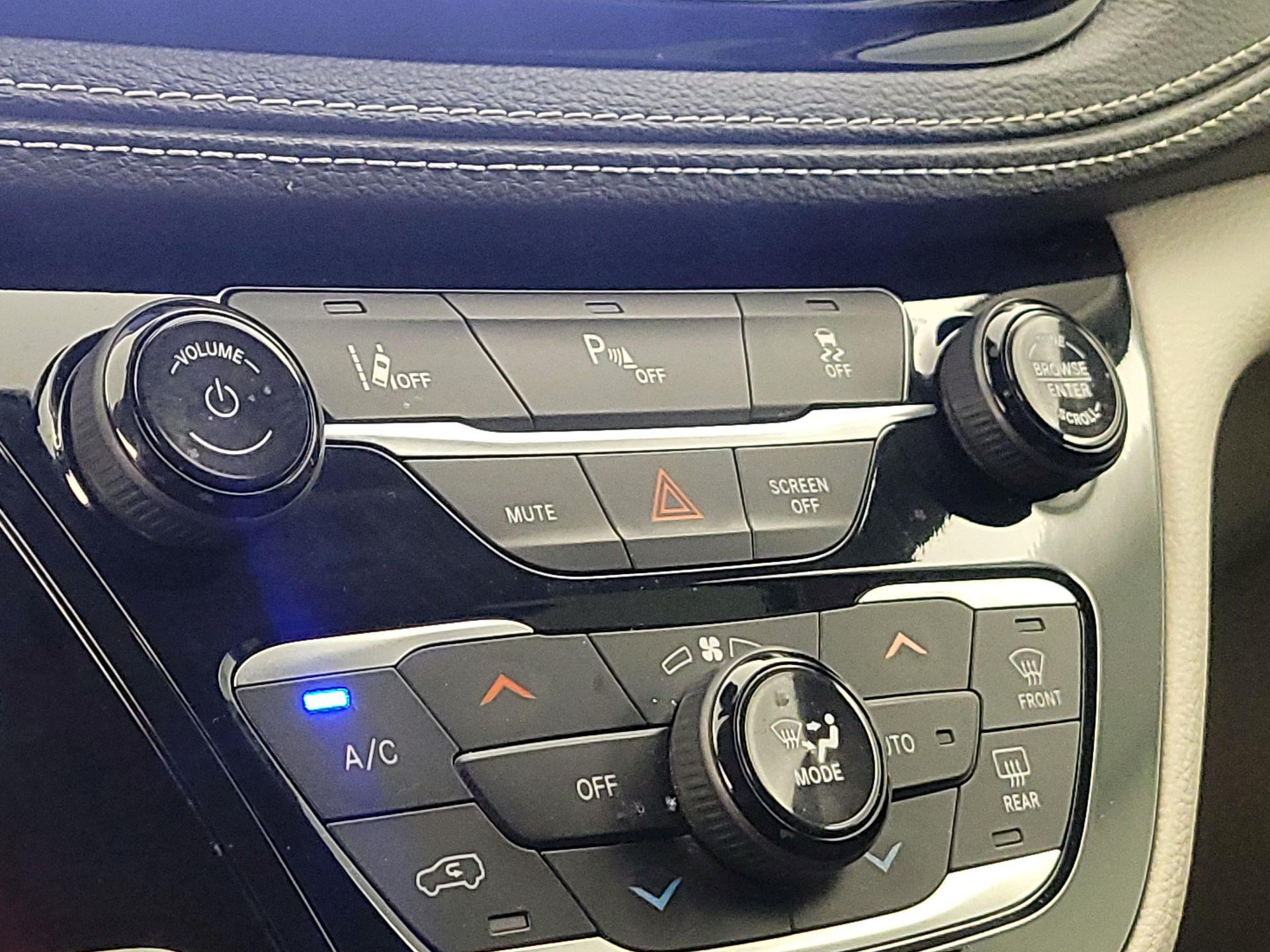 Thumbnail: 2024 Chrysler Pacifica - 17