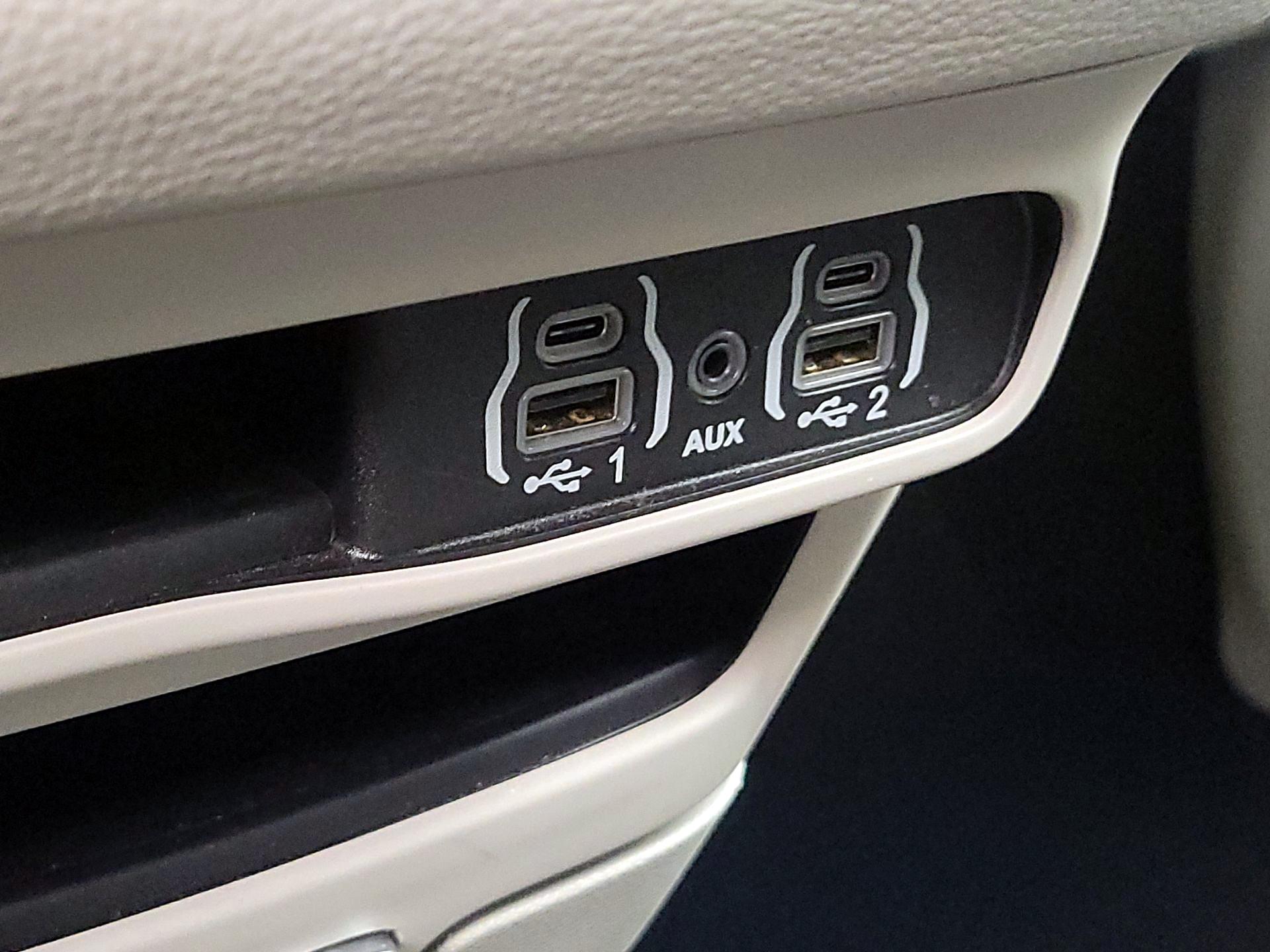 Thumbnail: 2024 Chrysler Pacifica - 19