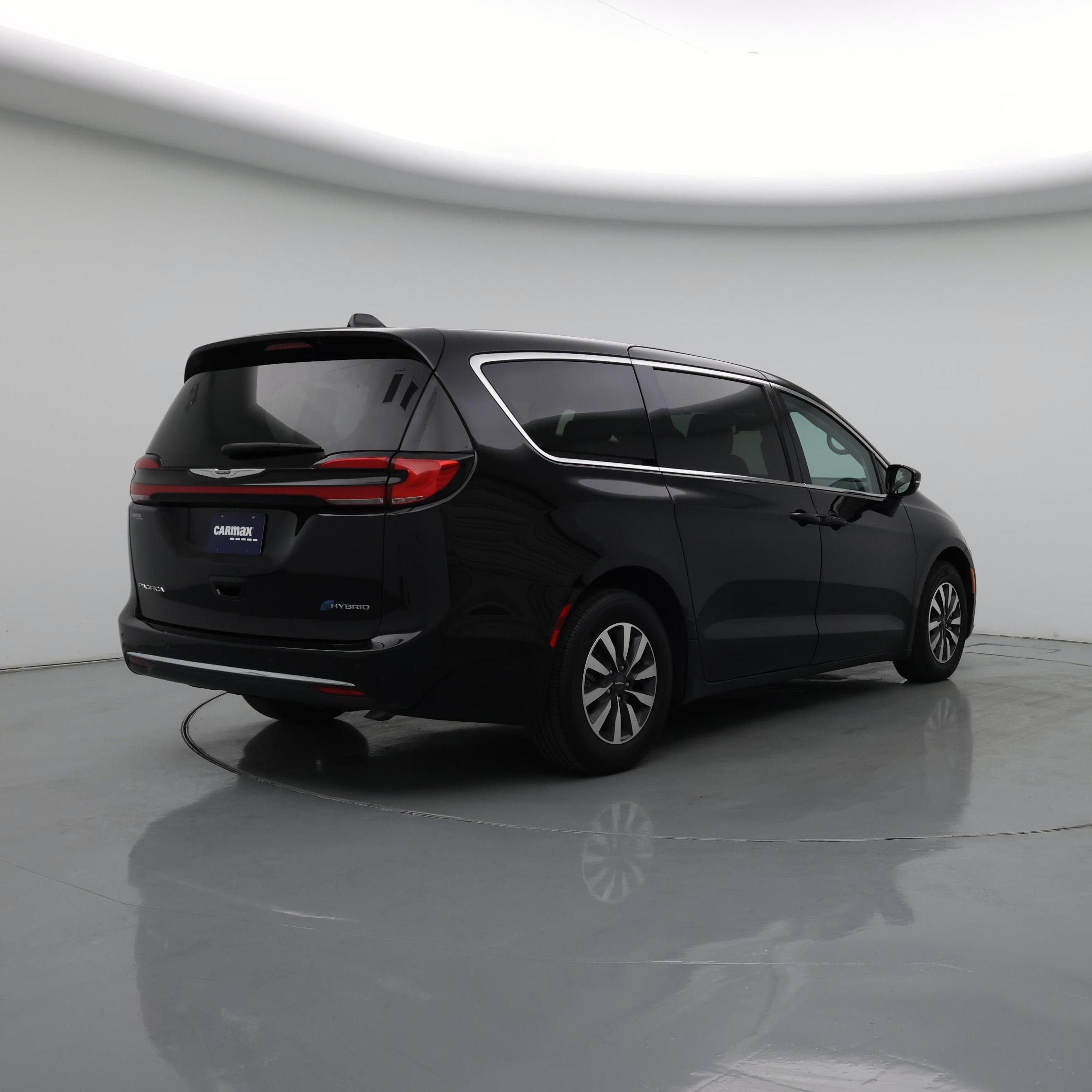 Thumbnail: 2024 Chrysler Pacifica - 8