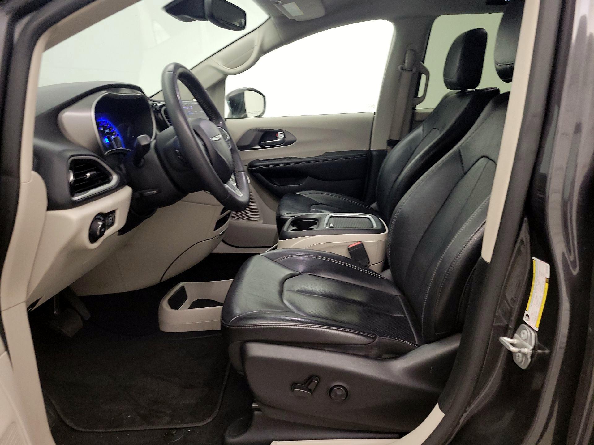 Thumbnail: 2022 Chrysler Pacifica - 11