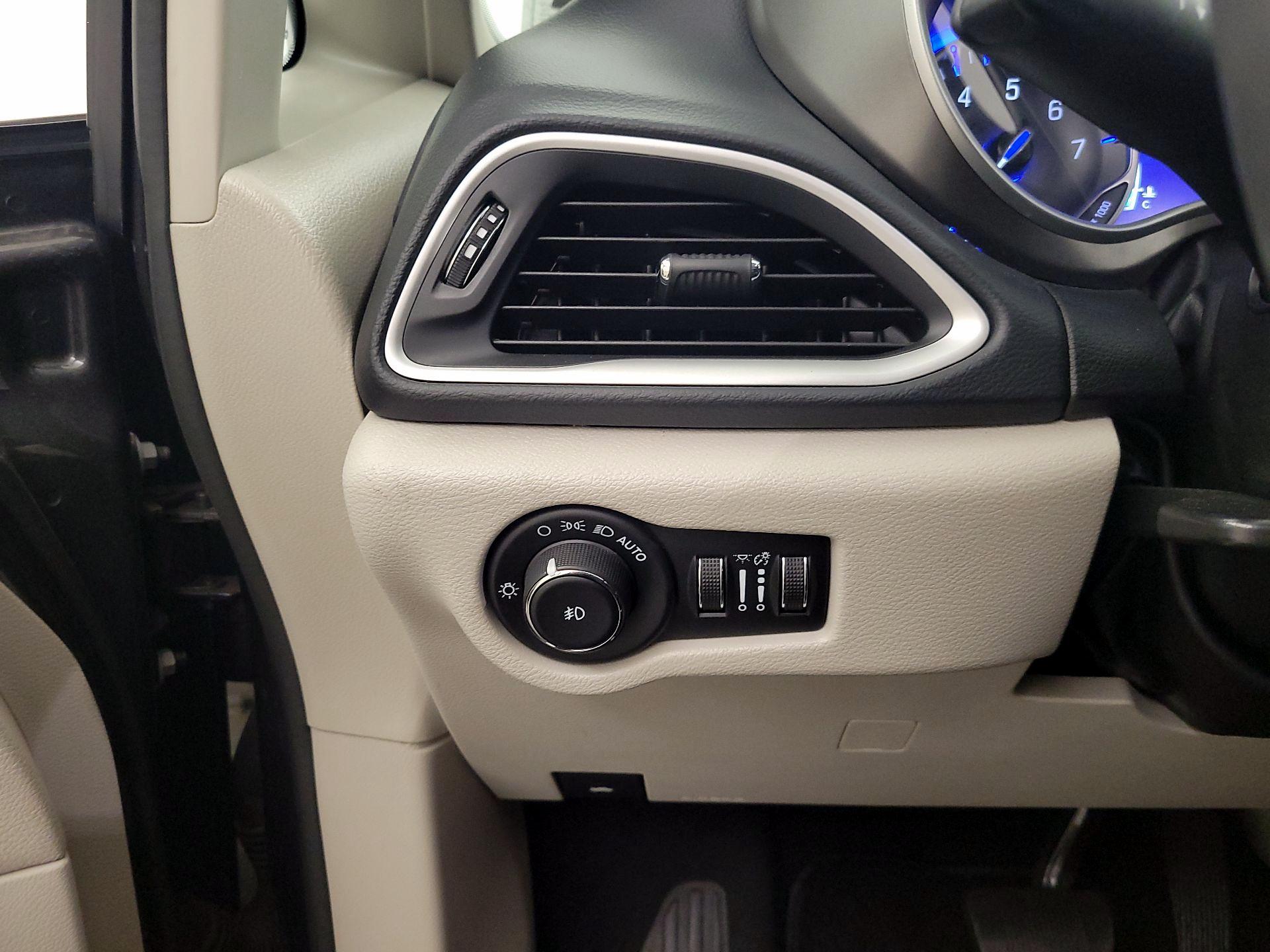 Thumbnail: 2022 Chrysler Pacifica - 13