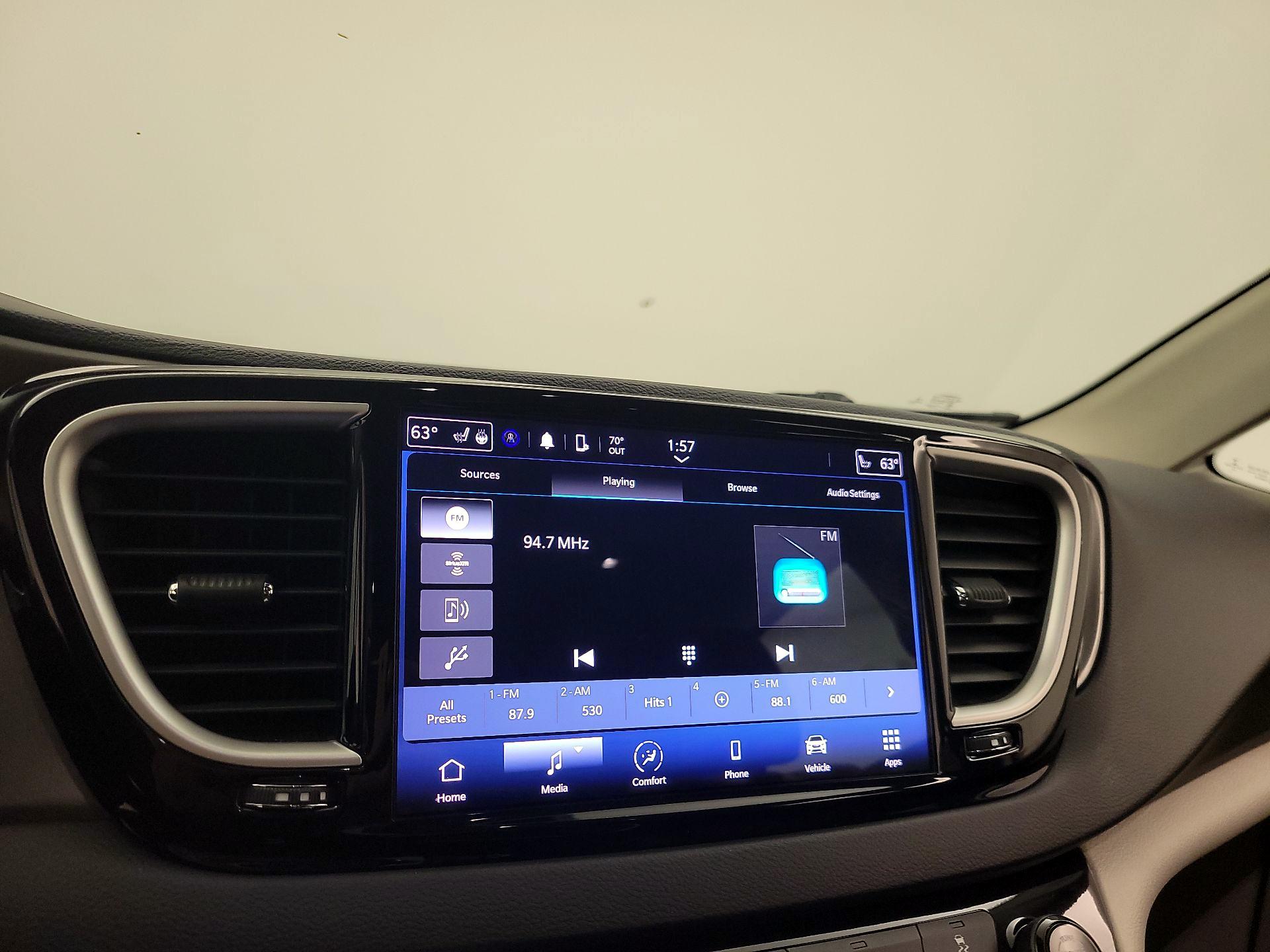 Thumbnail: 2022 Chrysler Pacifica - 15