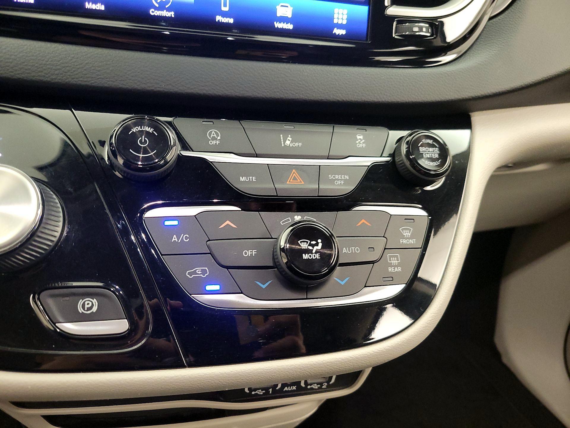 Thumbnail: 2022 Chrysler Pacifica - 16