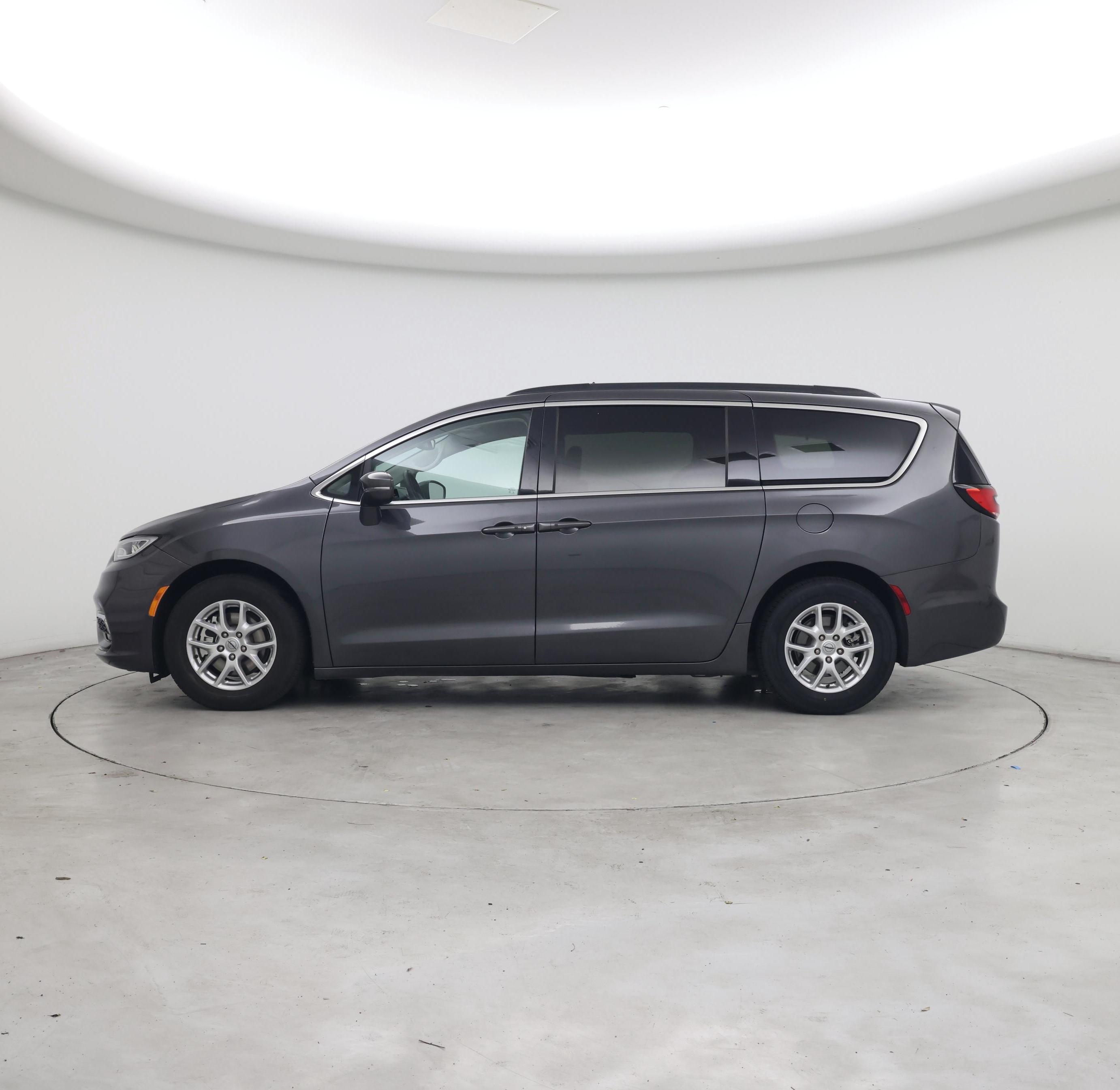 Thumbnail: 2022 Chrysler Pacifica - 3