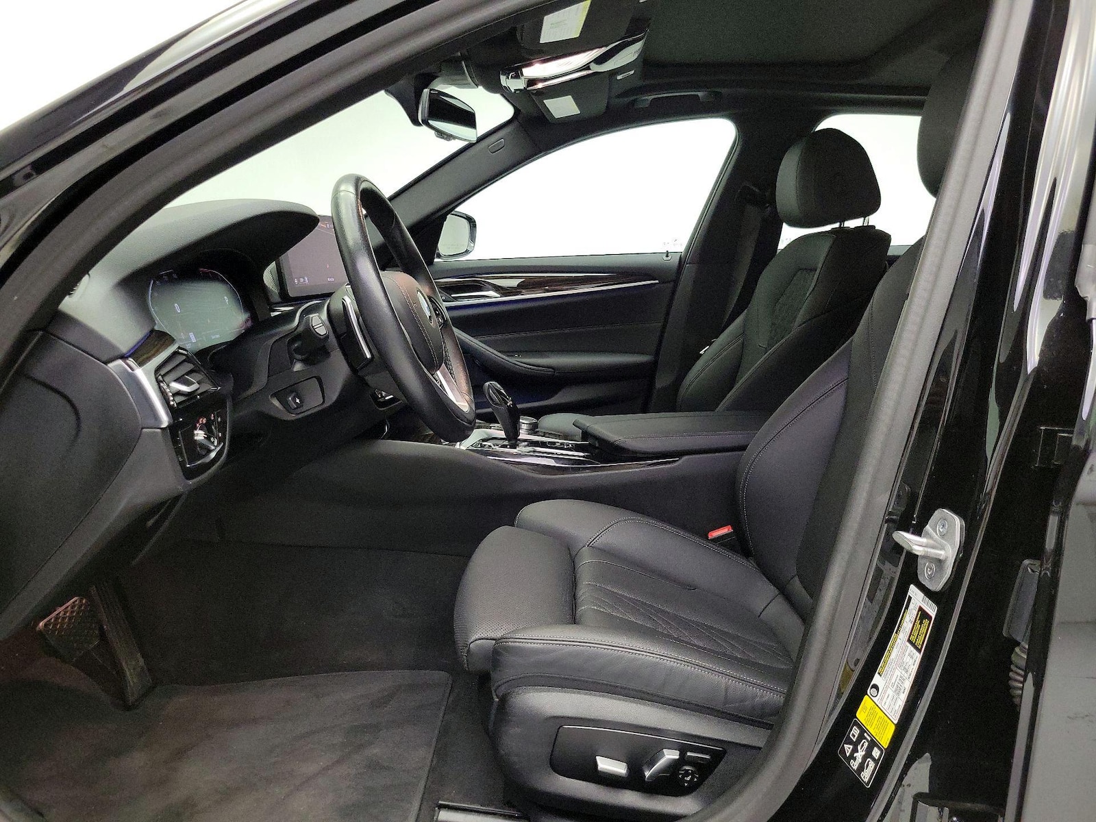2023 BMW 5 Series 530i - Photo 12