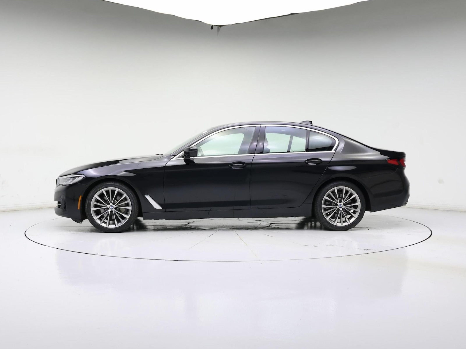 2023 BMW 5 Series 530i - Photo 4