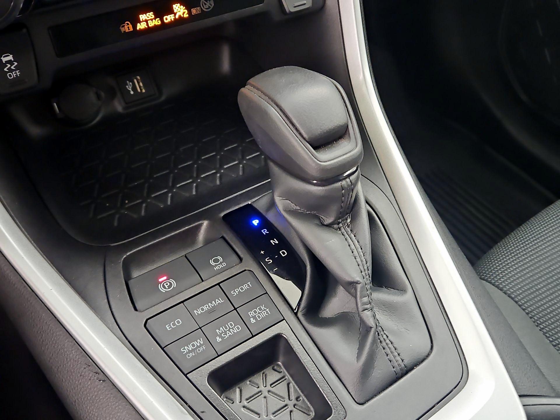 Thumbnail: 2023 Toyota RAV4 - 17