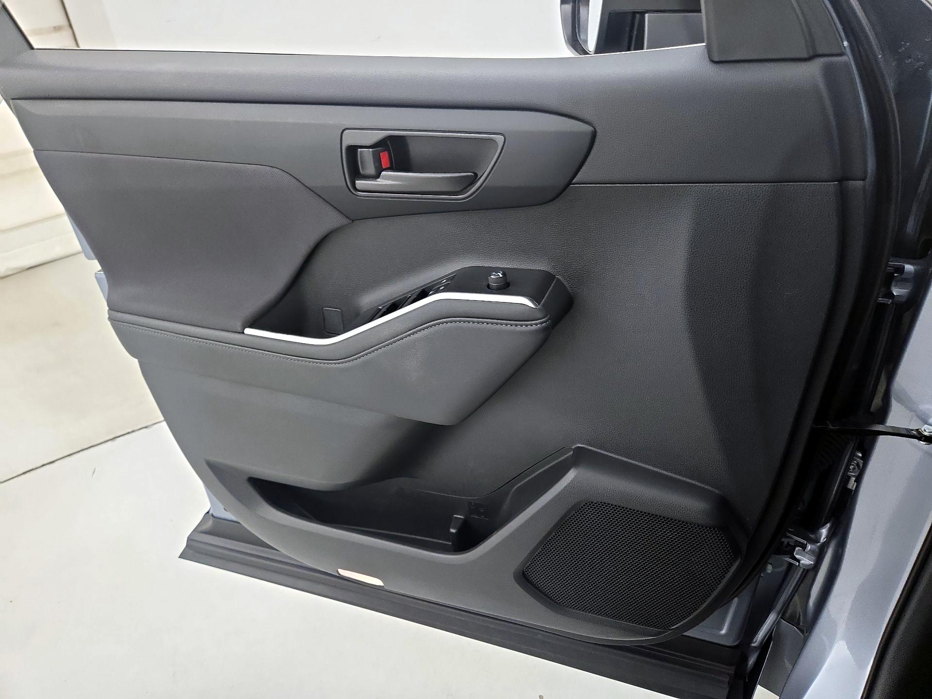 Thumbnail: 2024 Toyota Highlander - 12