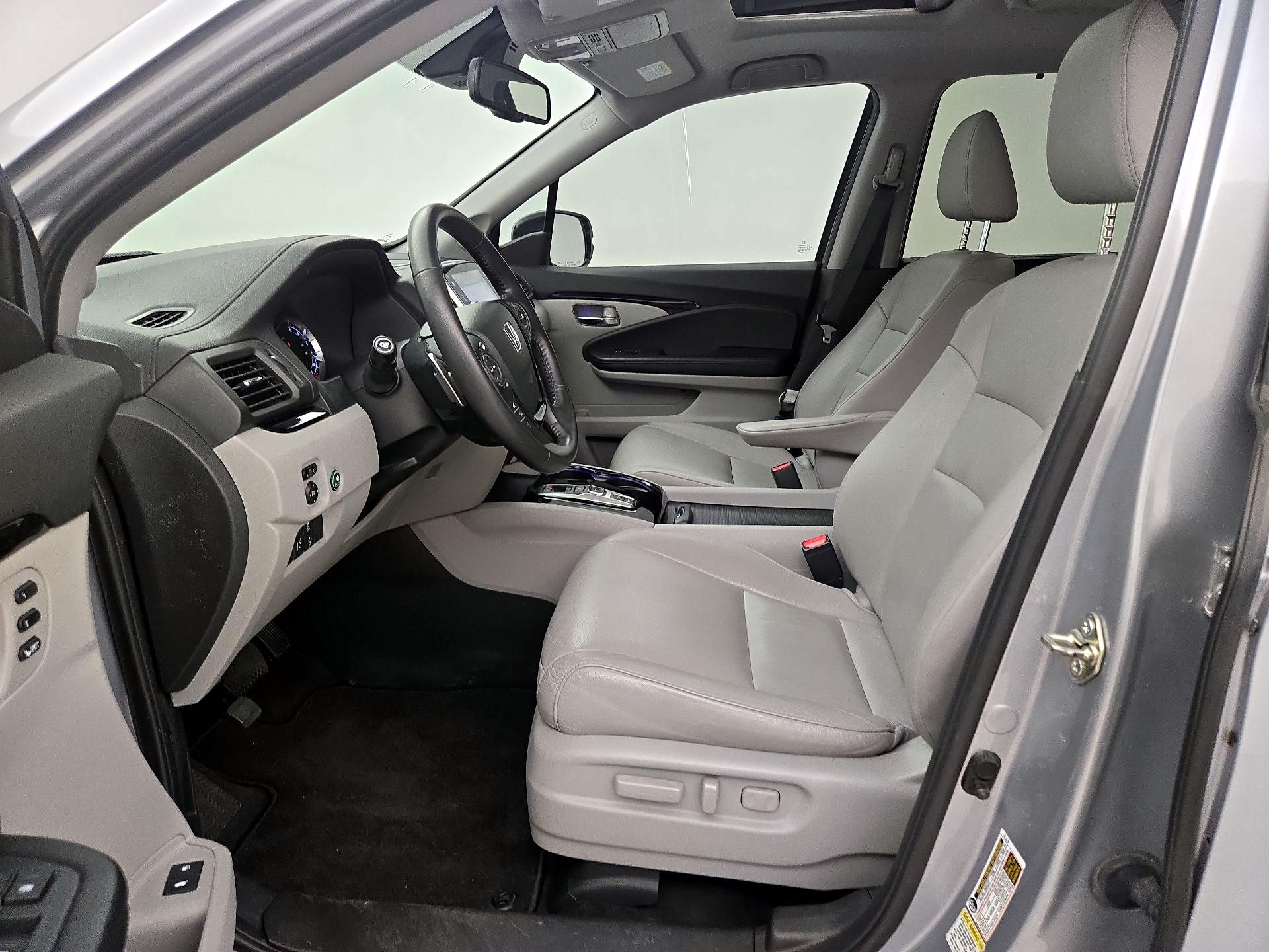 Thumbnail: 2016 Honda Pilot - 11