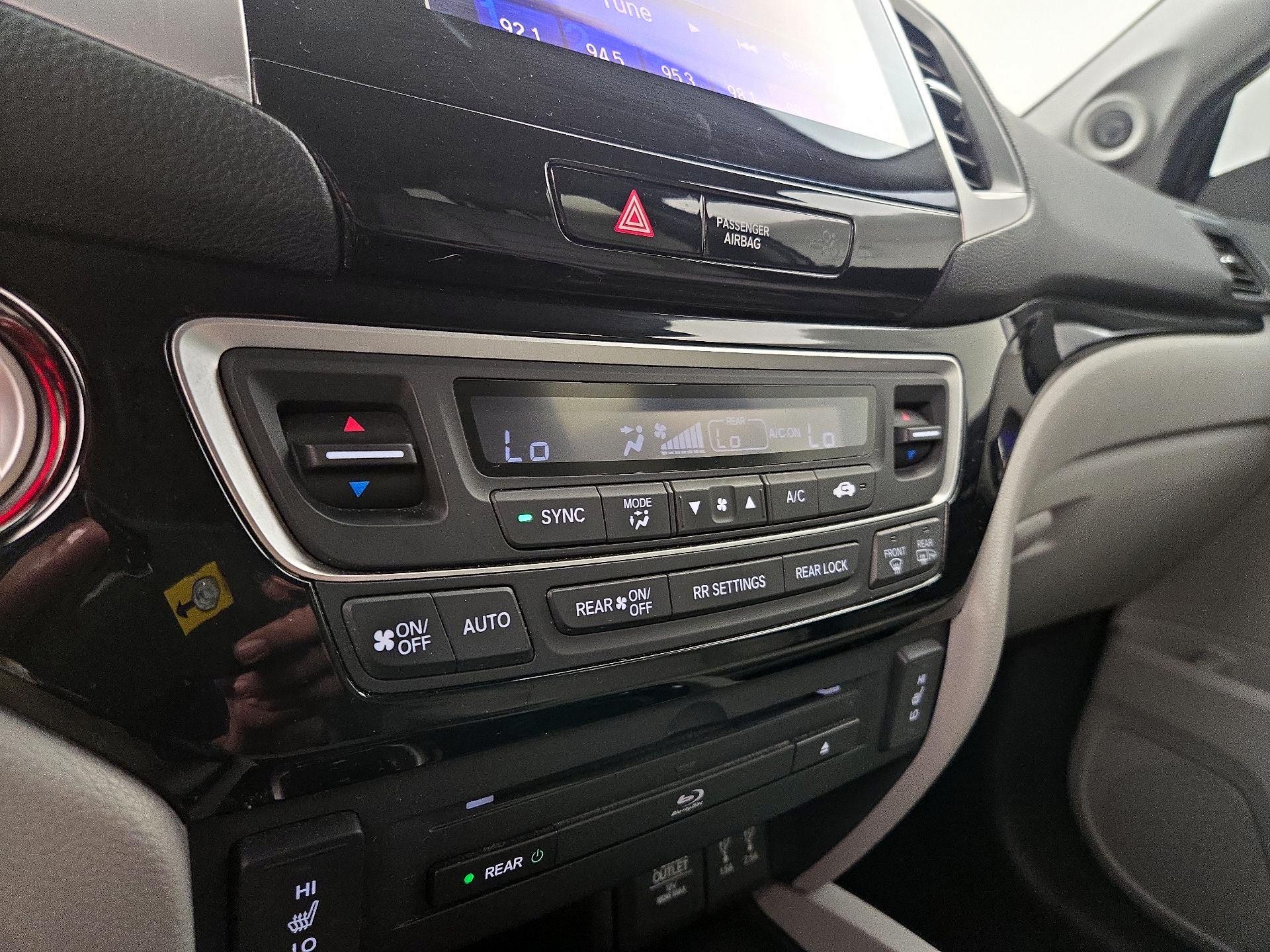 Thumbnail: 2016 Honda Pilot - 17