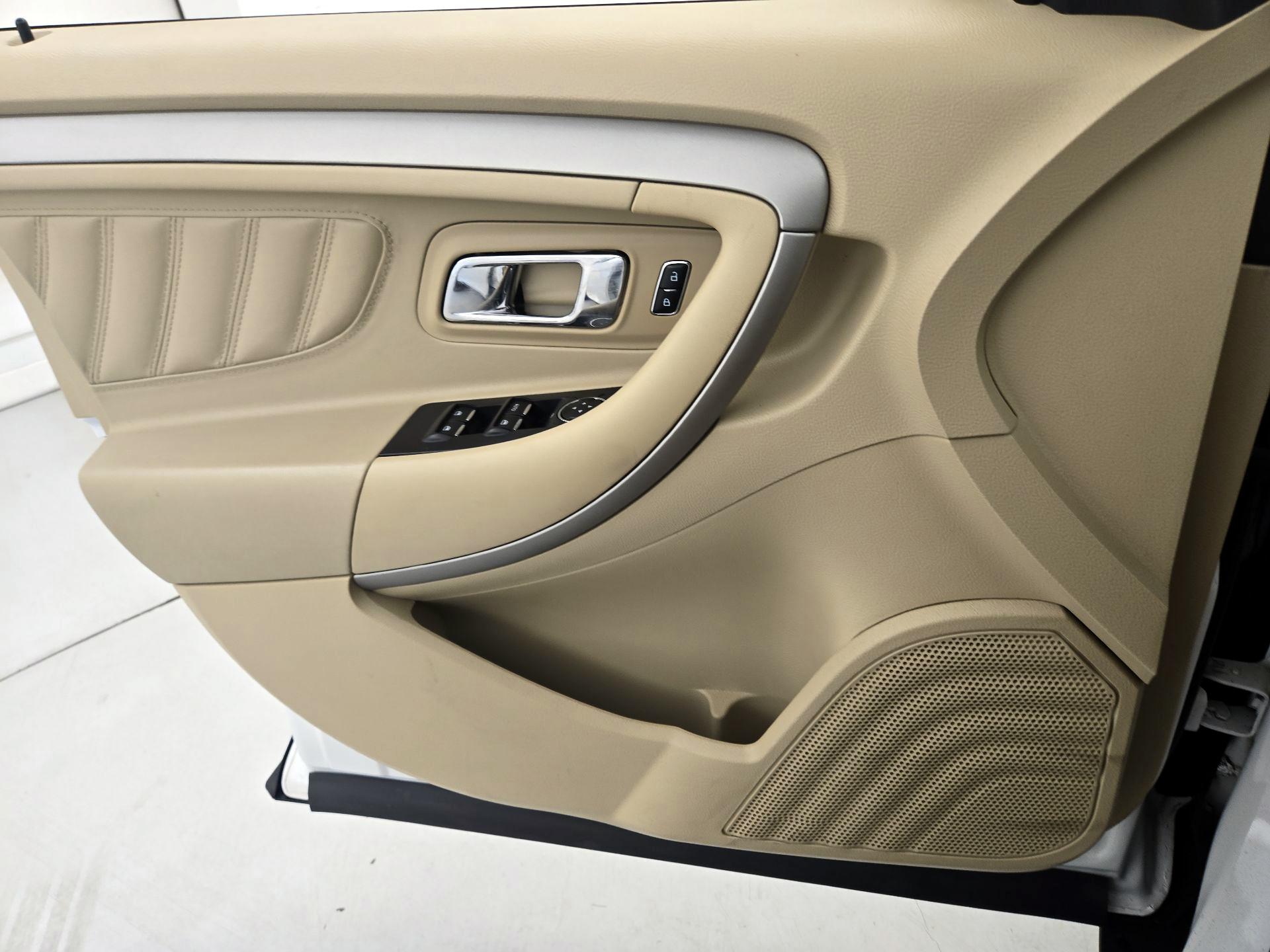 Thumbnail: 2018 Ford Taurus - 12