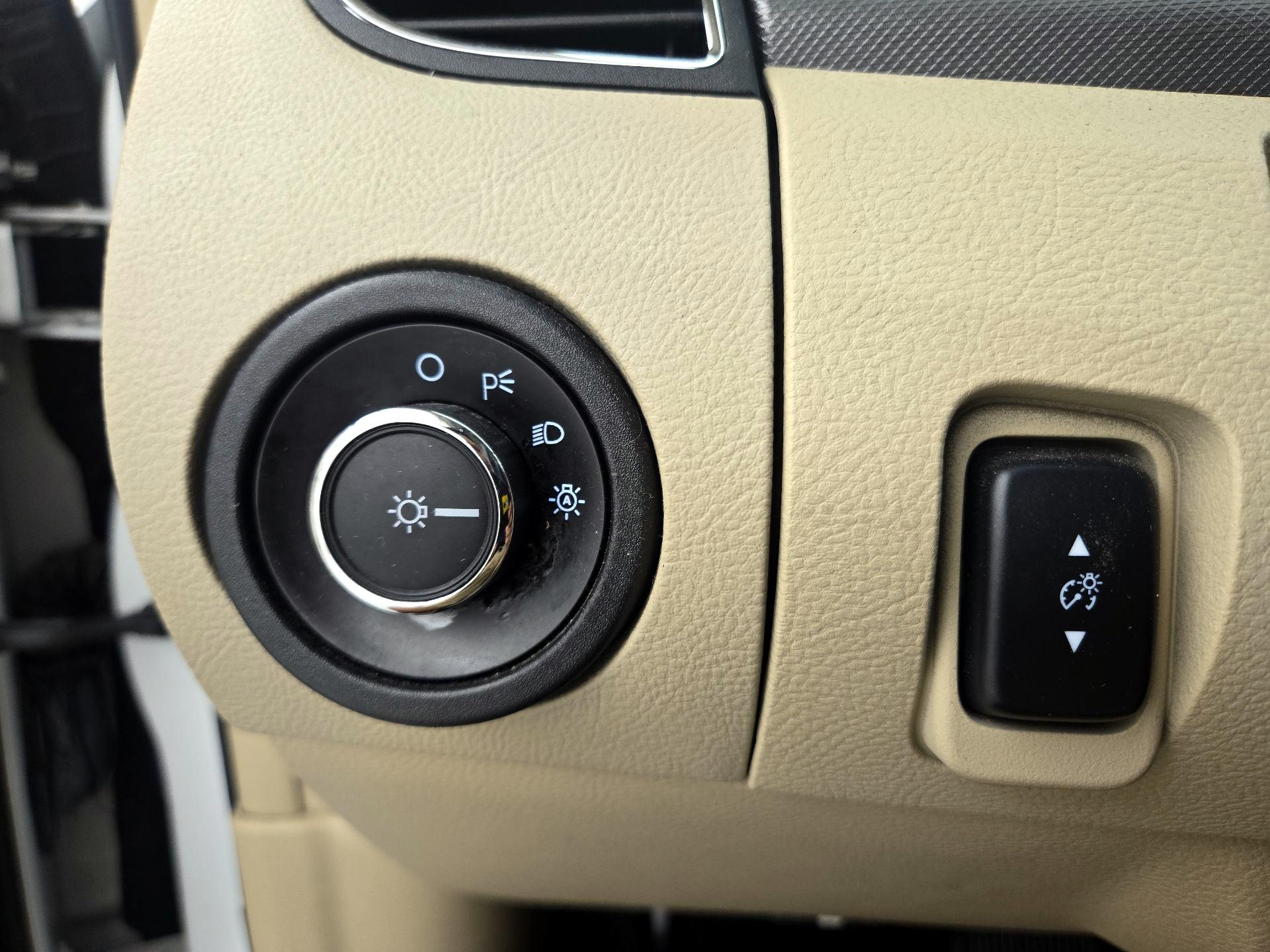 Thumbnail: 2018 Ford Taurus - 13