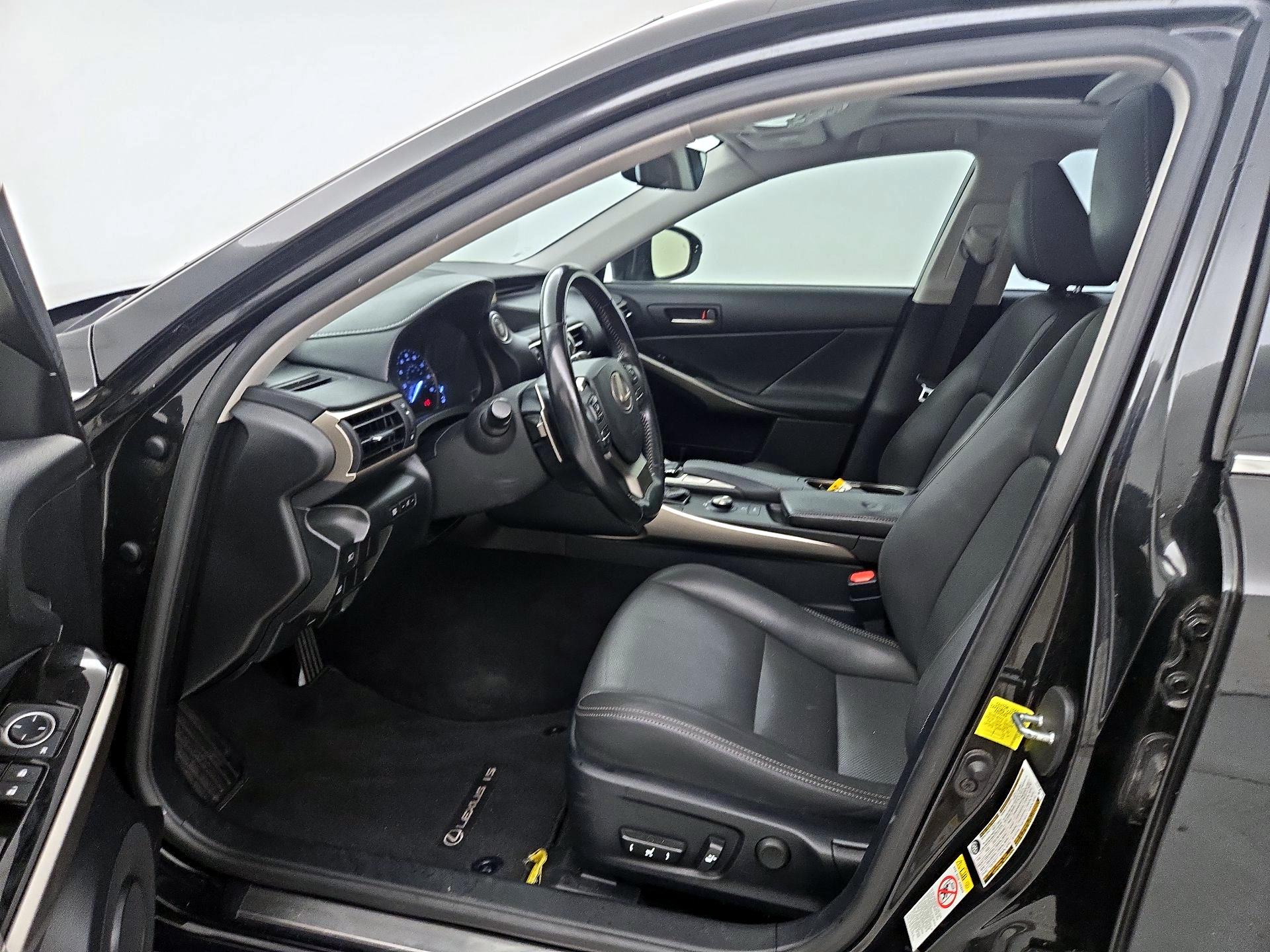 Thumbnail: 2017 Lexus IS - 11