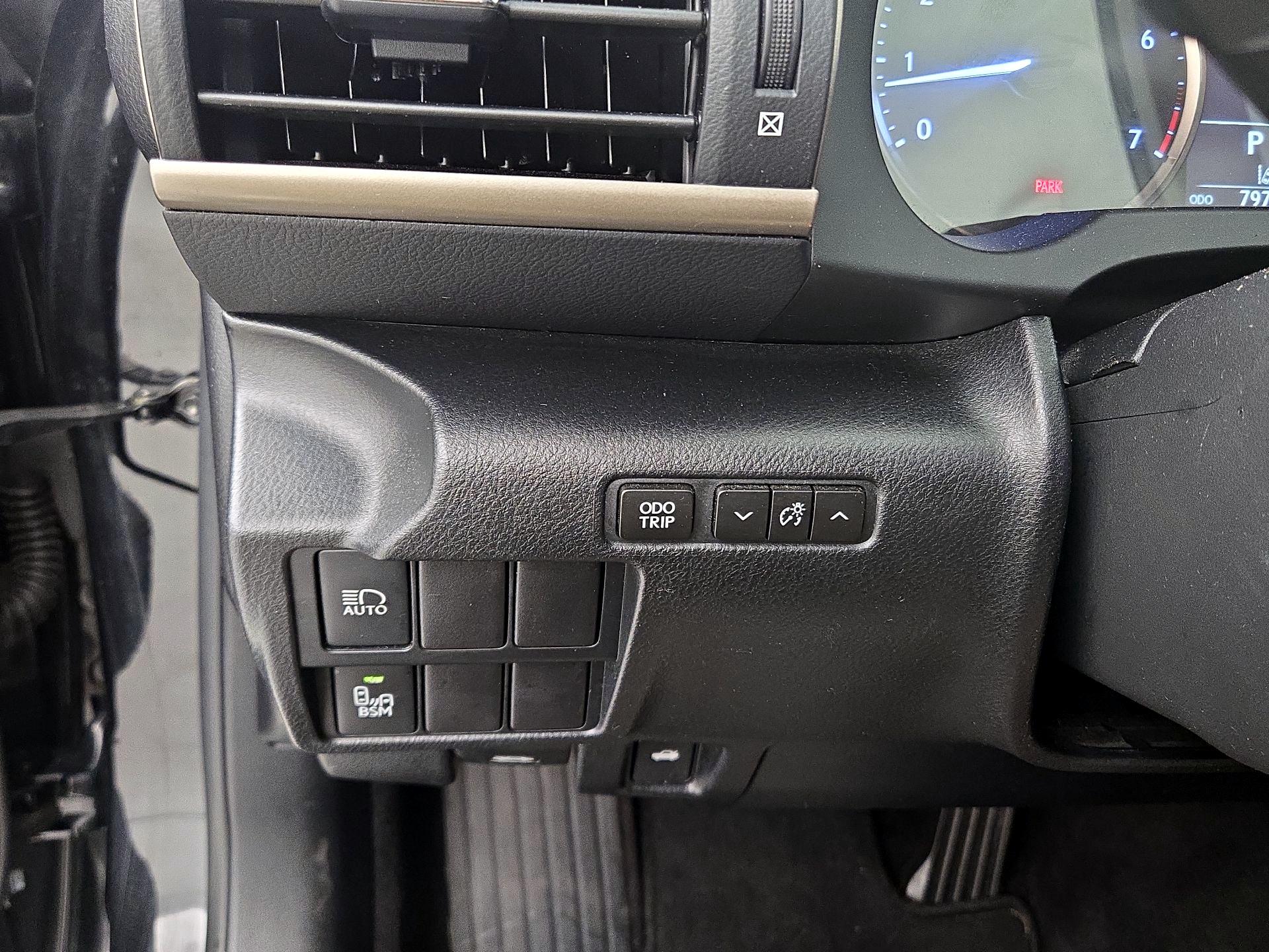 Thumbnail: 2017 Lexus IS - 13