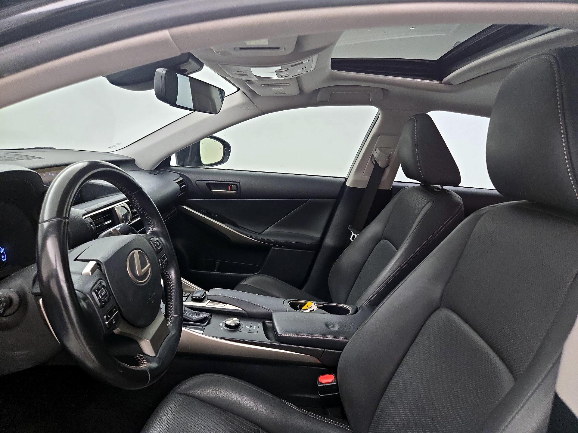 Thumbnail: 2017 Lexus IS - 20