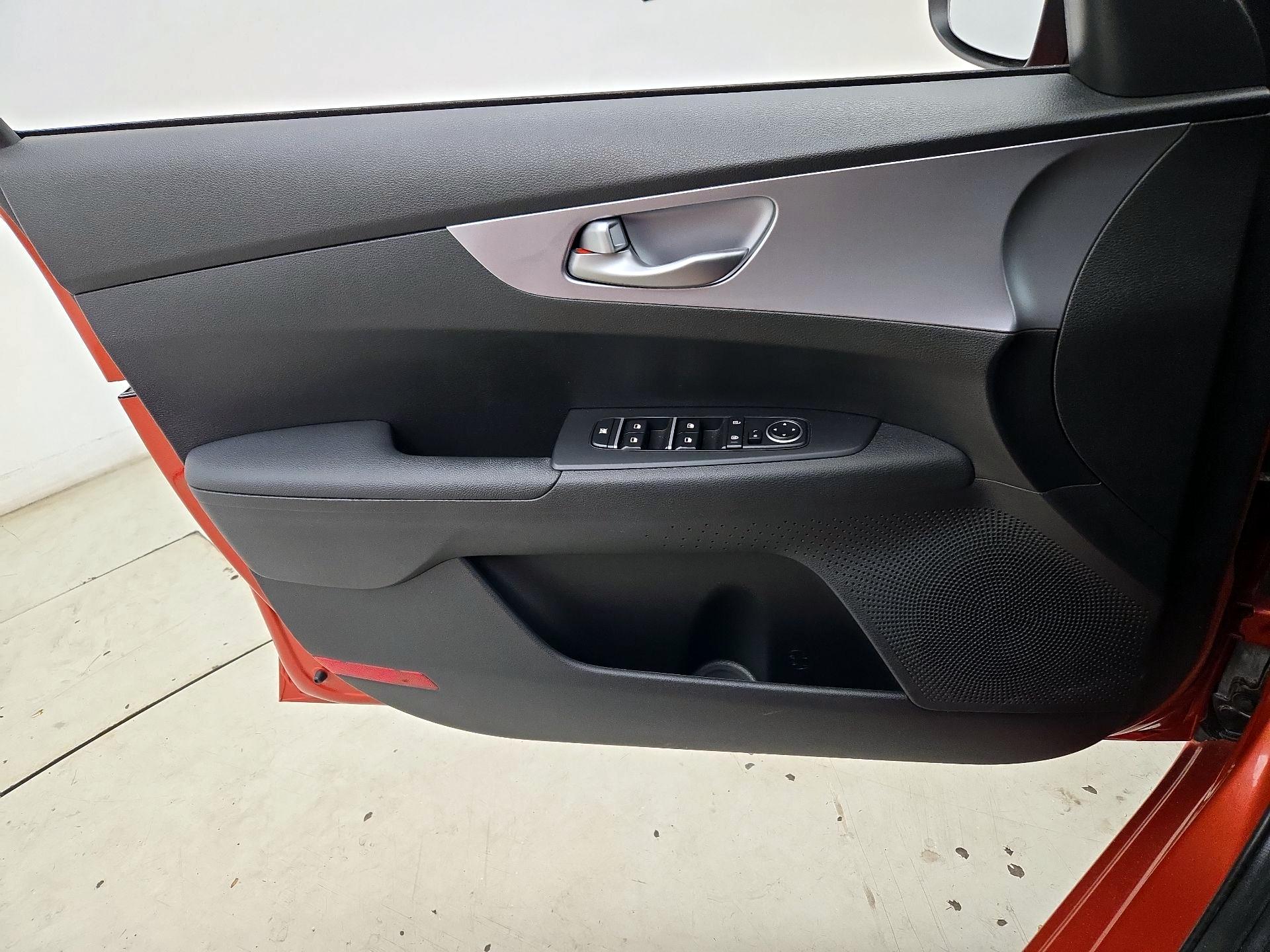 Thumbnail: 2022 Kia Forte - 12