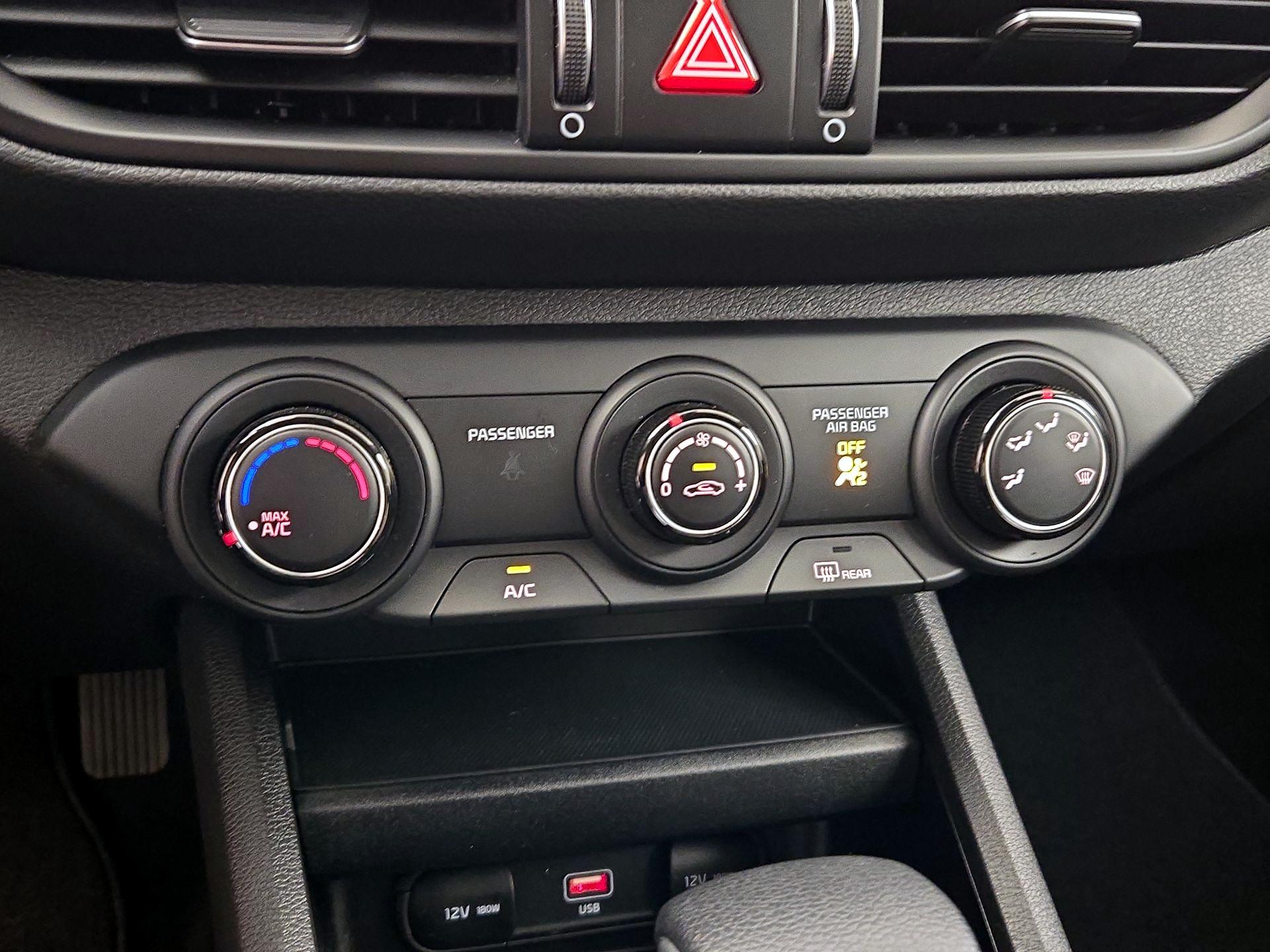 Thumbnail: 2022 Kia Forte - 16