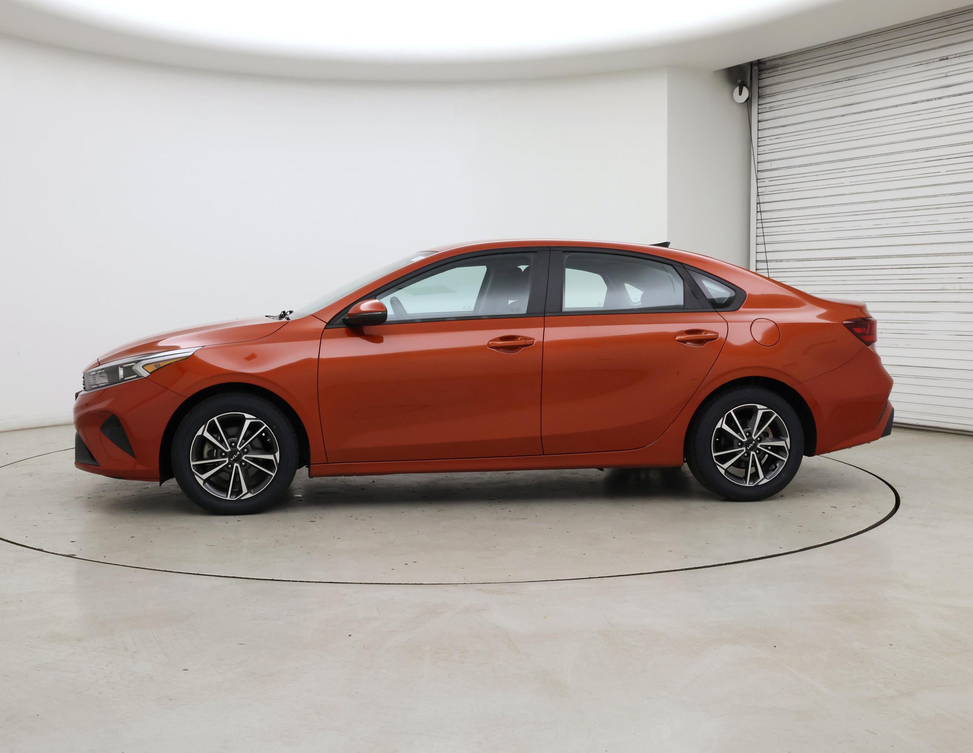 Thumbnail: 2022 Kia Forte - 3