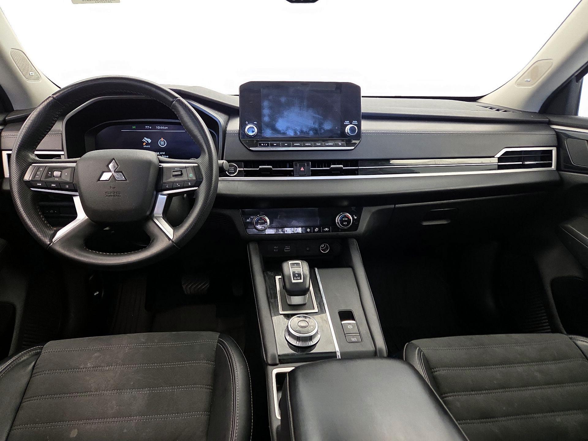 Thumbnail: 2024 Mitsubishi Outlander - 9