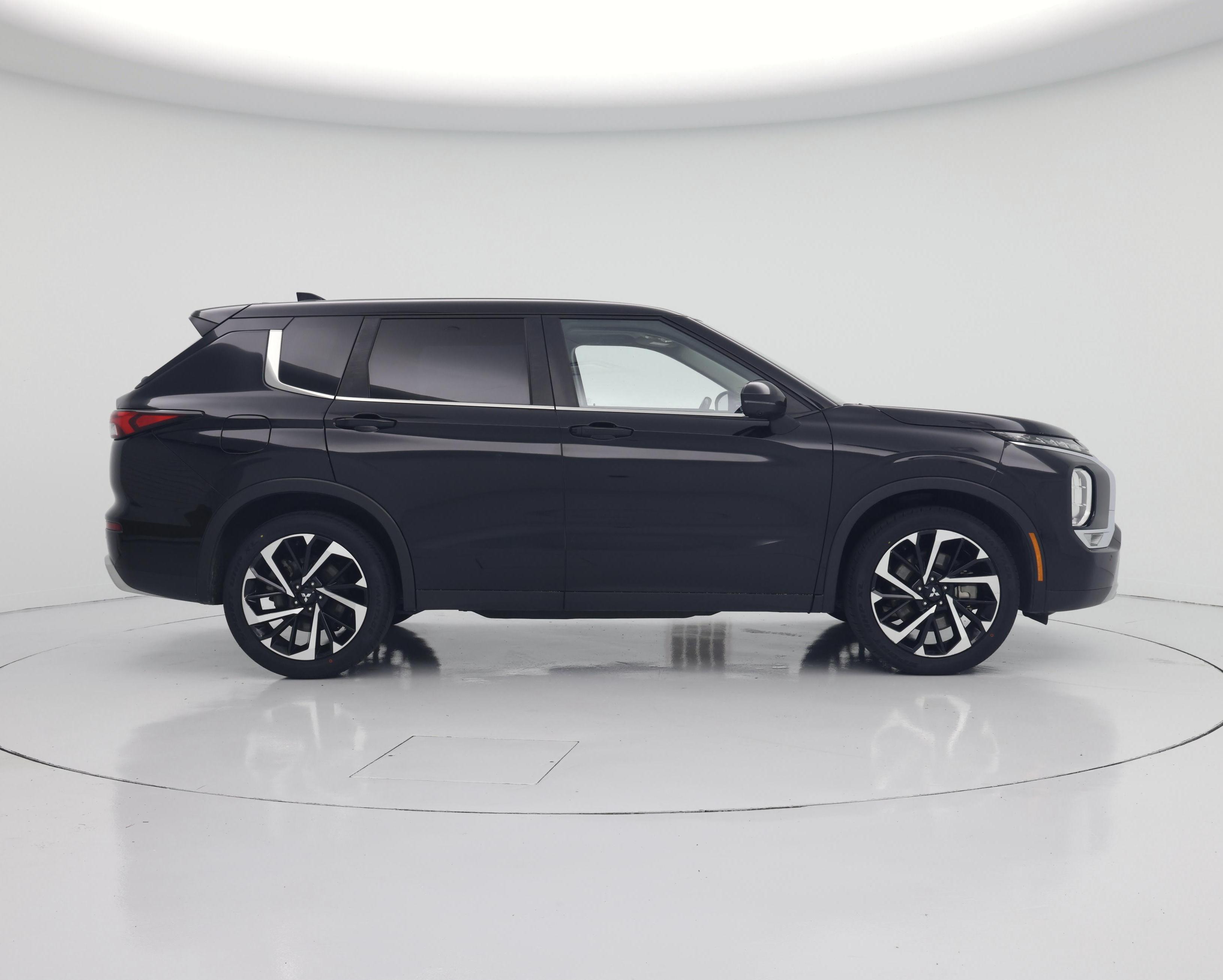 Thumbnail: 2024 Mitsubishi Outlander - 7
