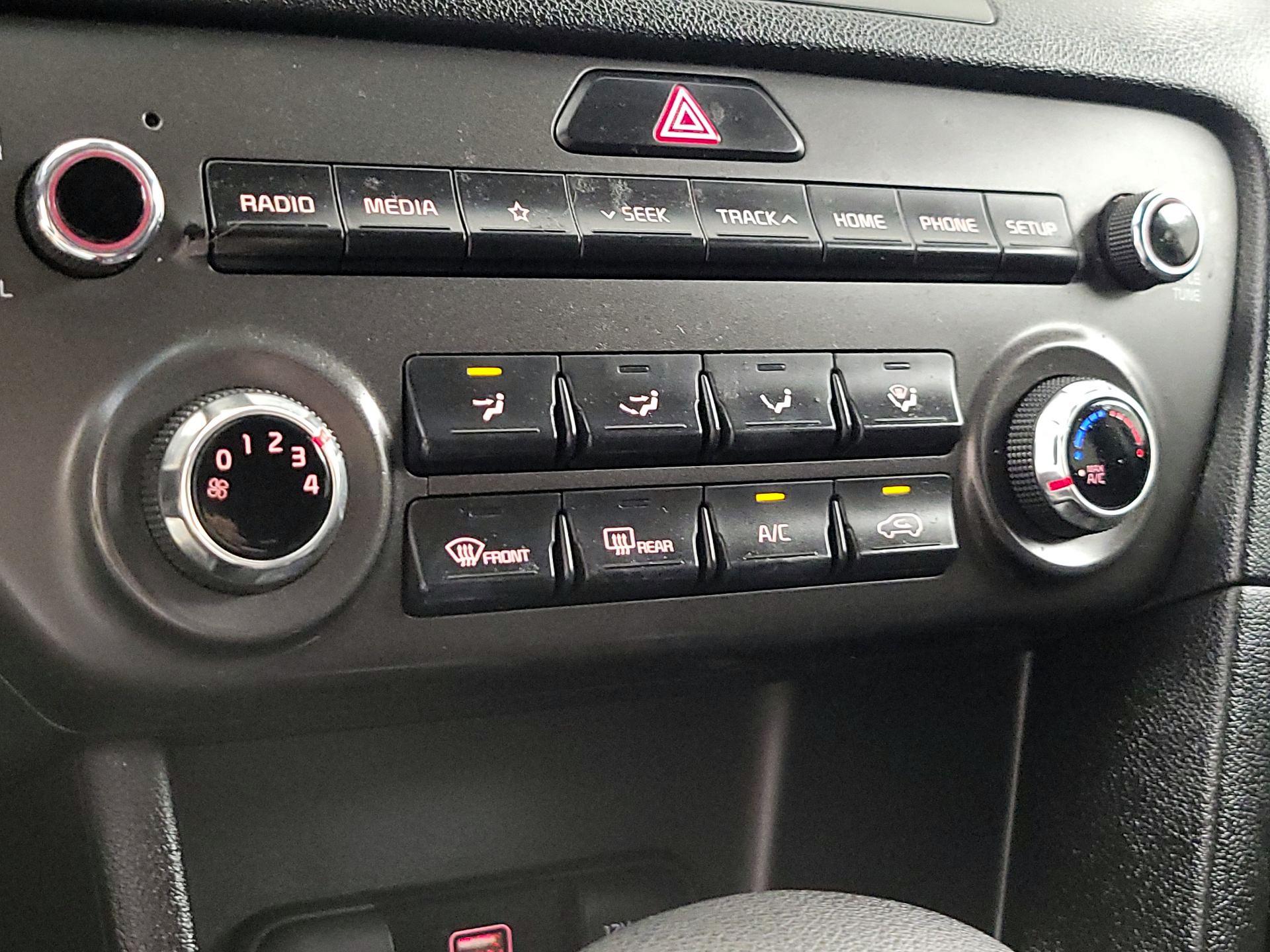 Thumbnail: 2022 Kia Sportage - 16